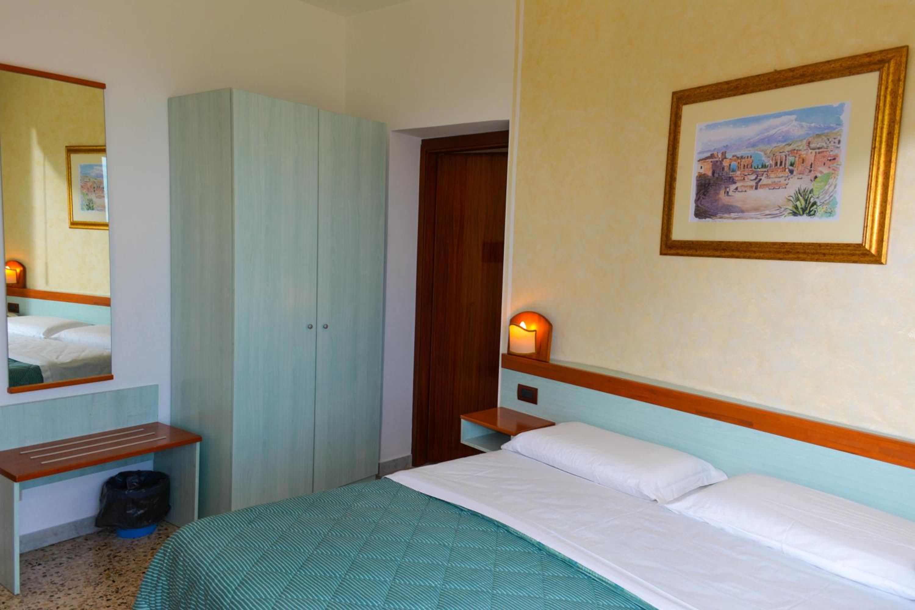 Double or Twin Room - Photo 6