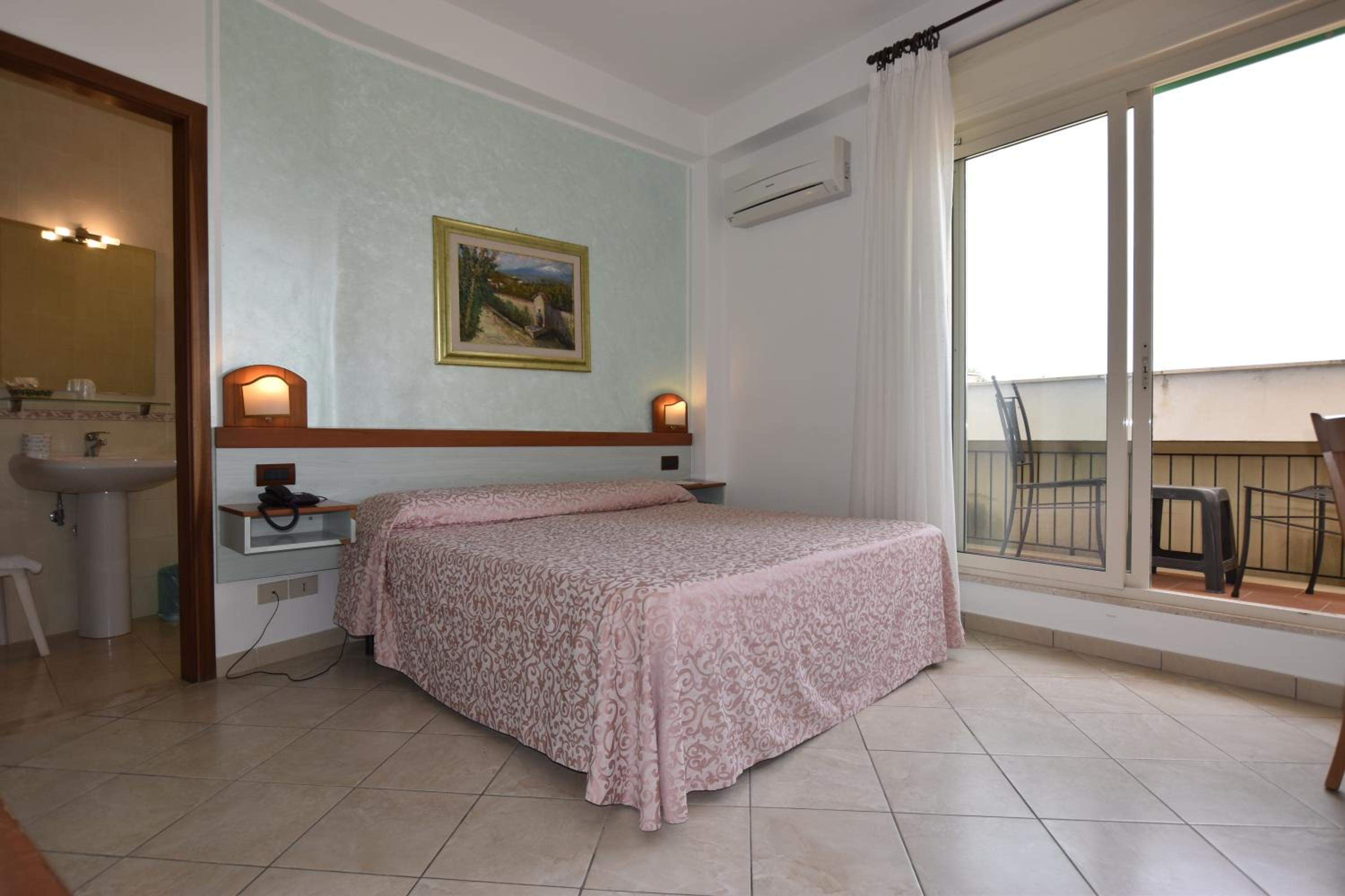 Double or Twin Room - Photo 7