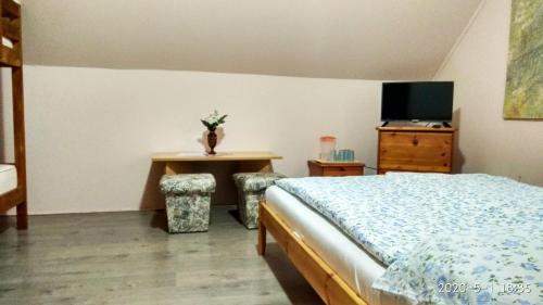 Family Room with Garden View photo 3