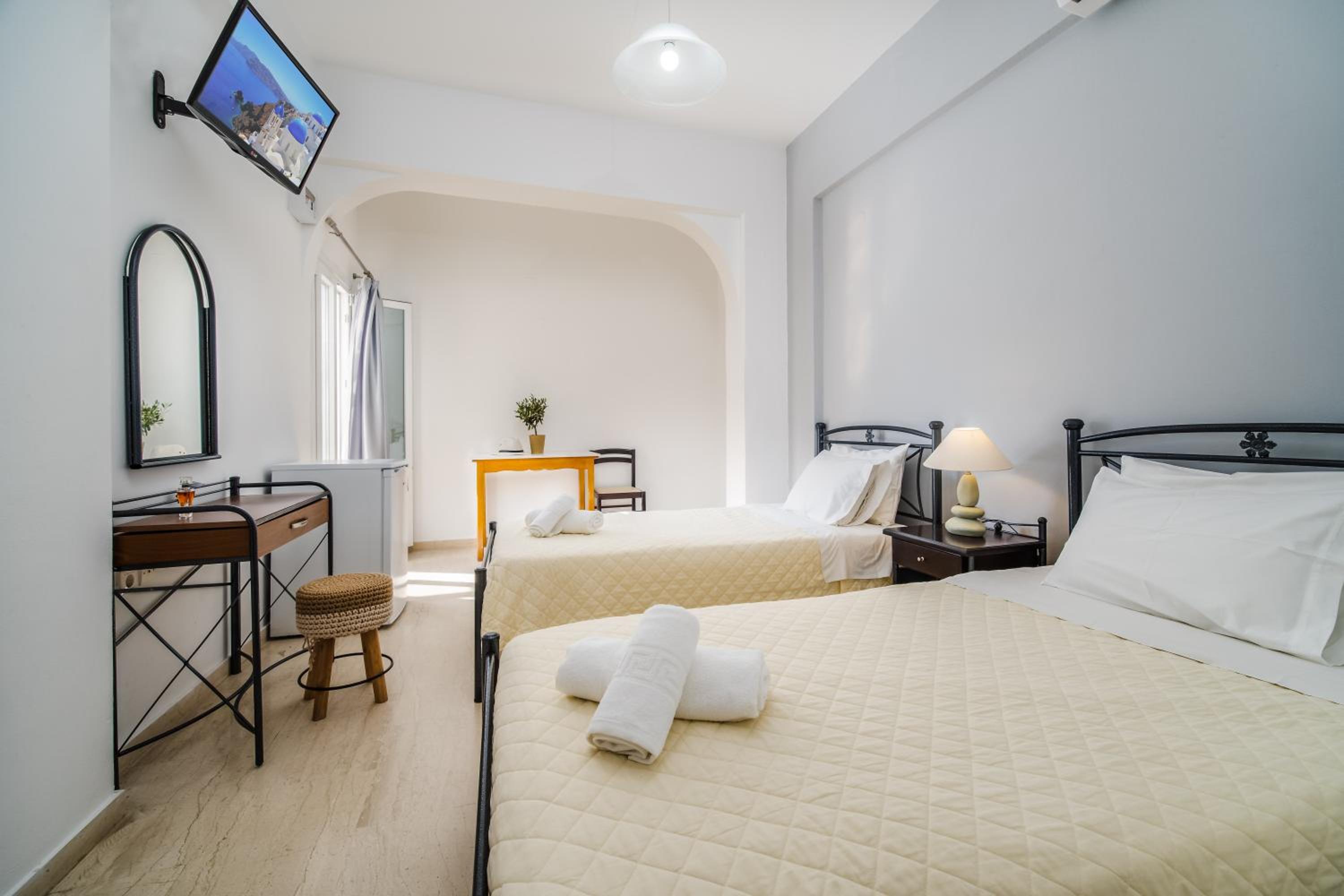 Double or Twin Room - Photo 7