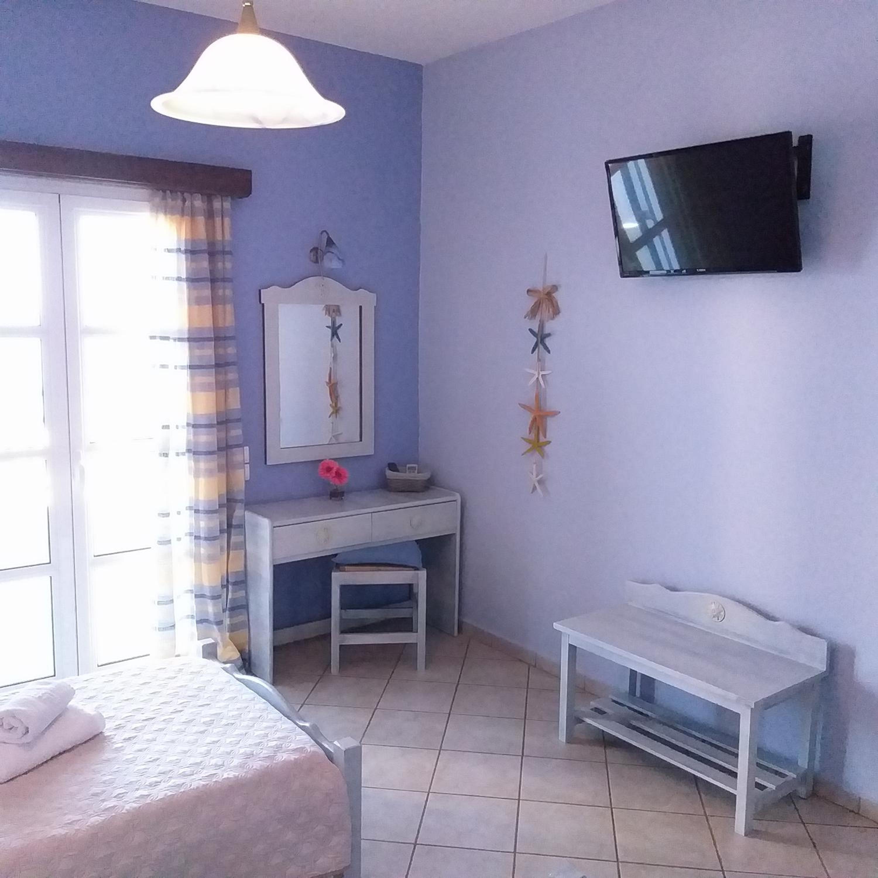 Standard Twin Room with Sea View - Photo 3