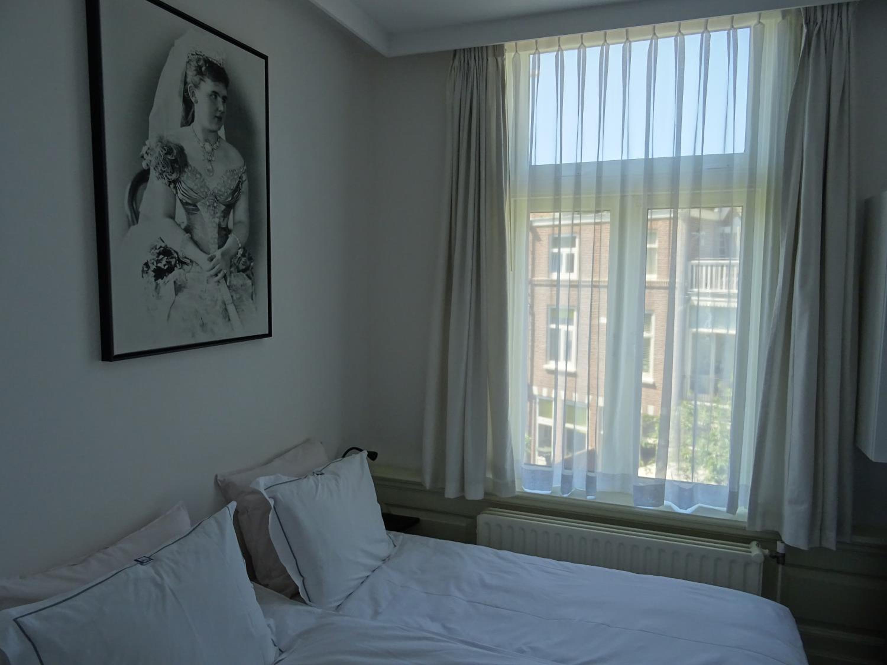 Small Twin Room photo 1
