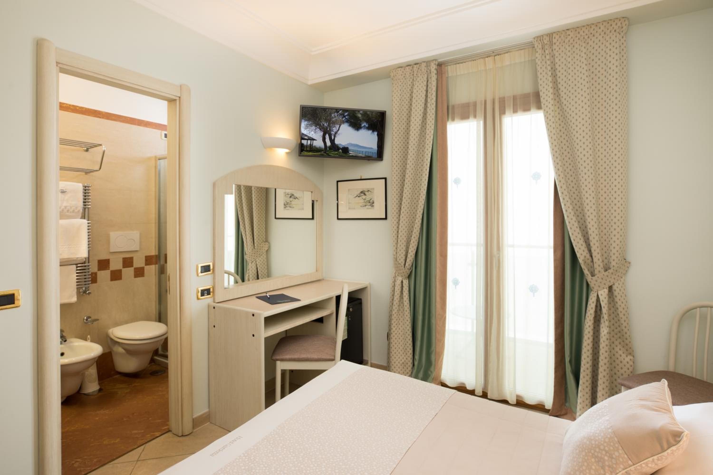 Economy Double Room - Photo 1