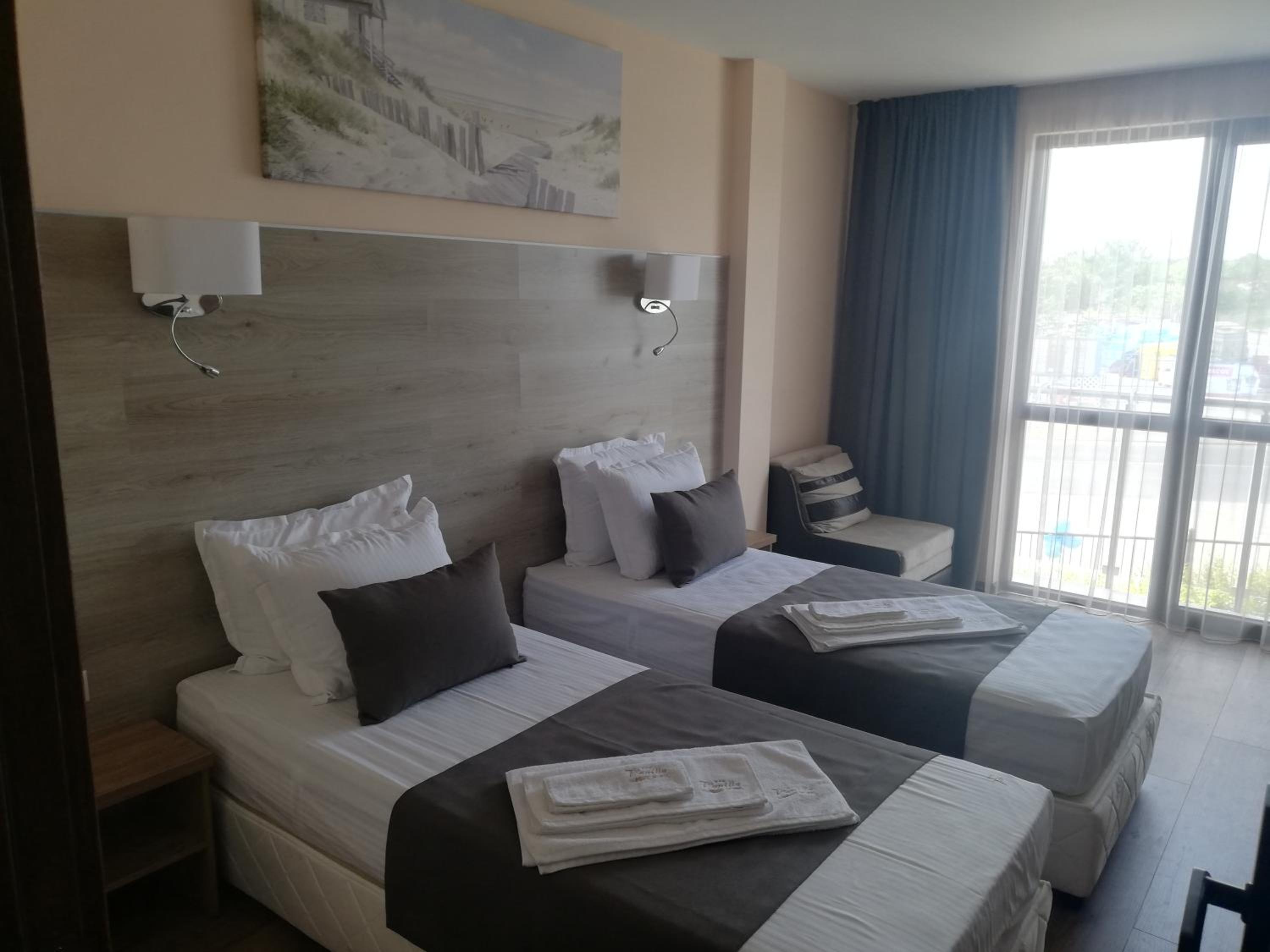 Deluxe Twin Room - Photo 6