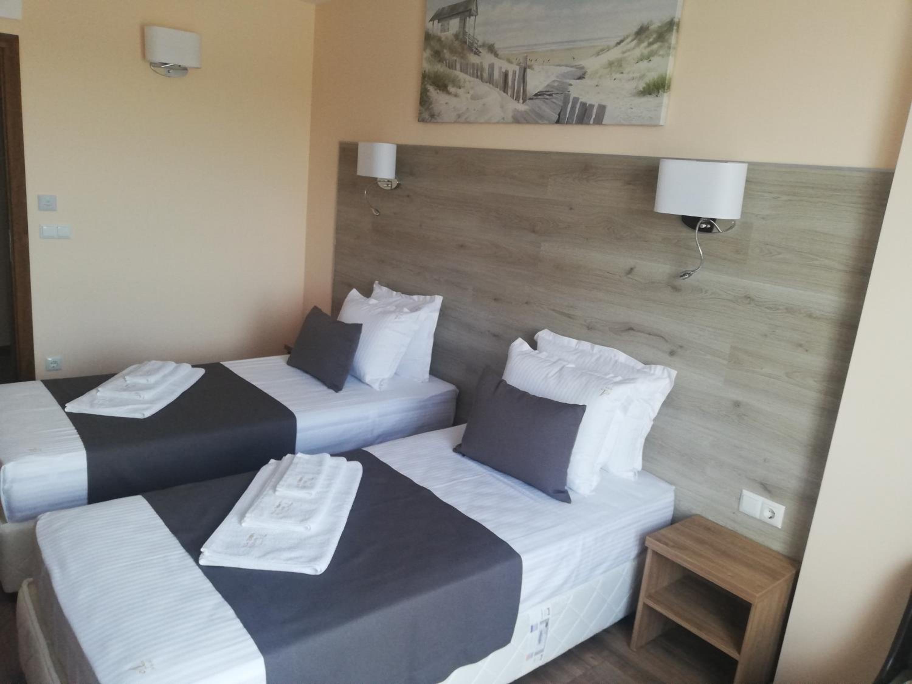 Deluxe Twin Room - Photo 10