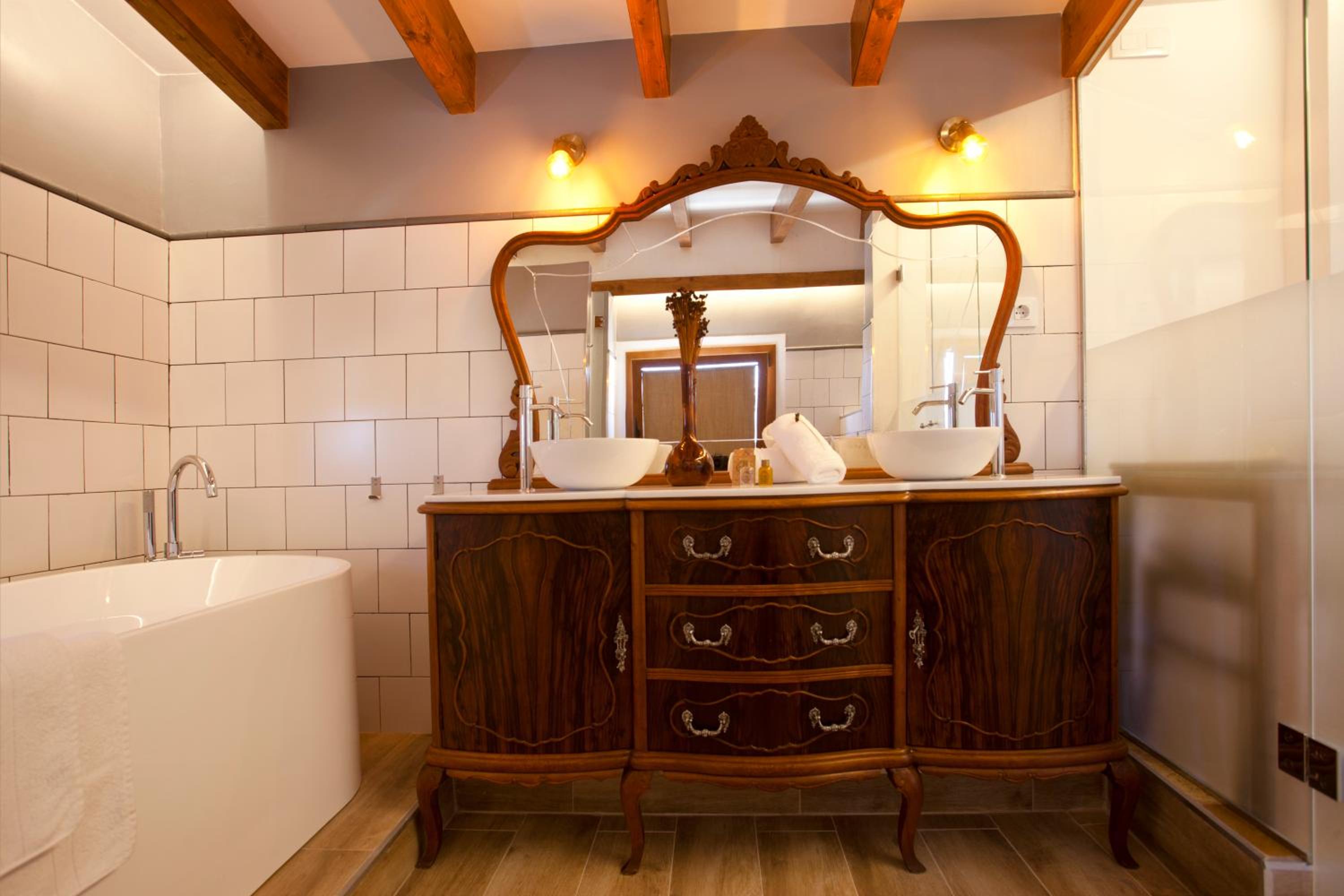 Deluxe Double Room with Bath photo 2