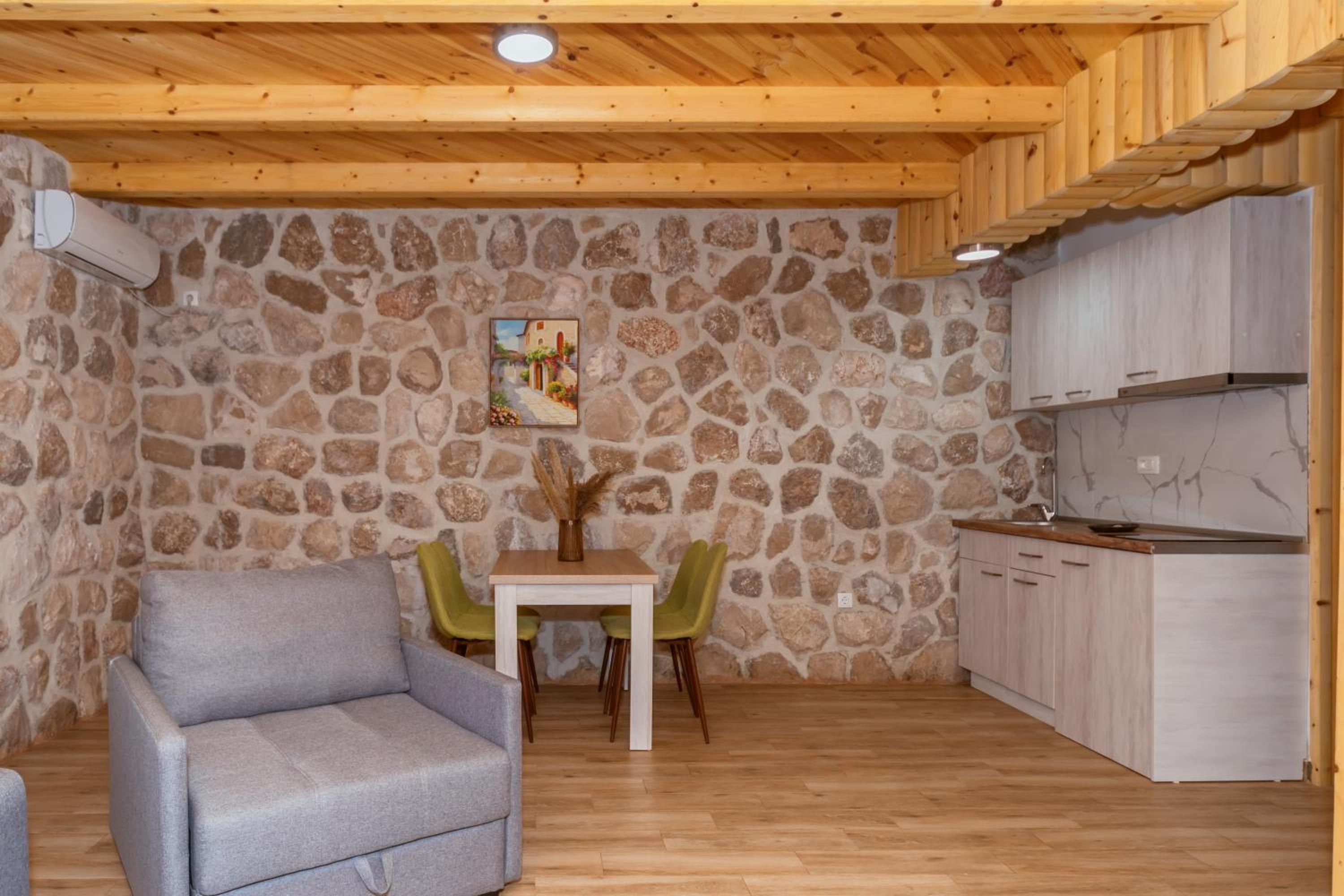 One-Bedroom Apartment - Photo 7