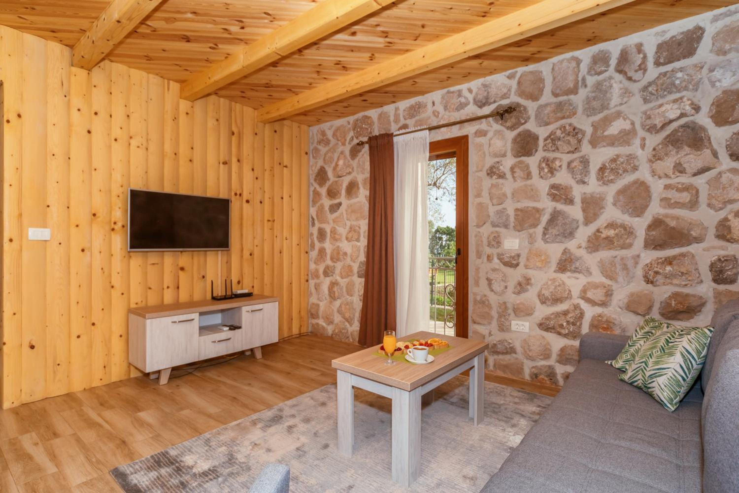 One-Bedroom Apartment - Photo 8