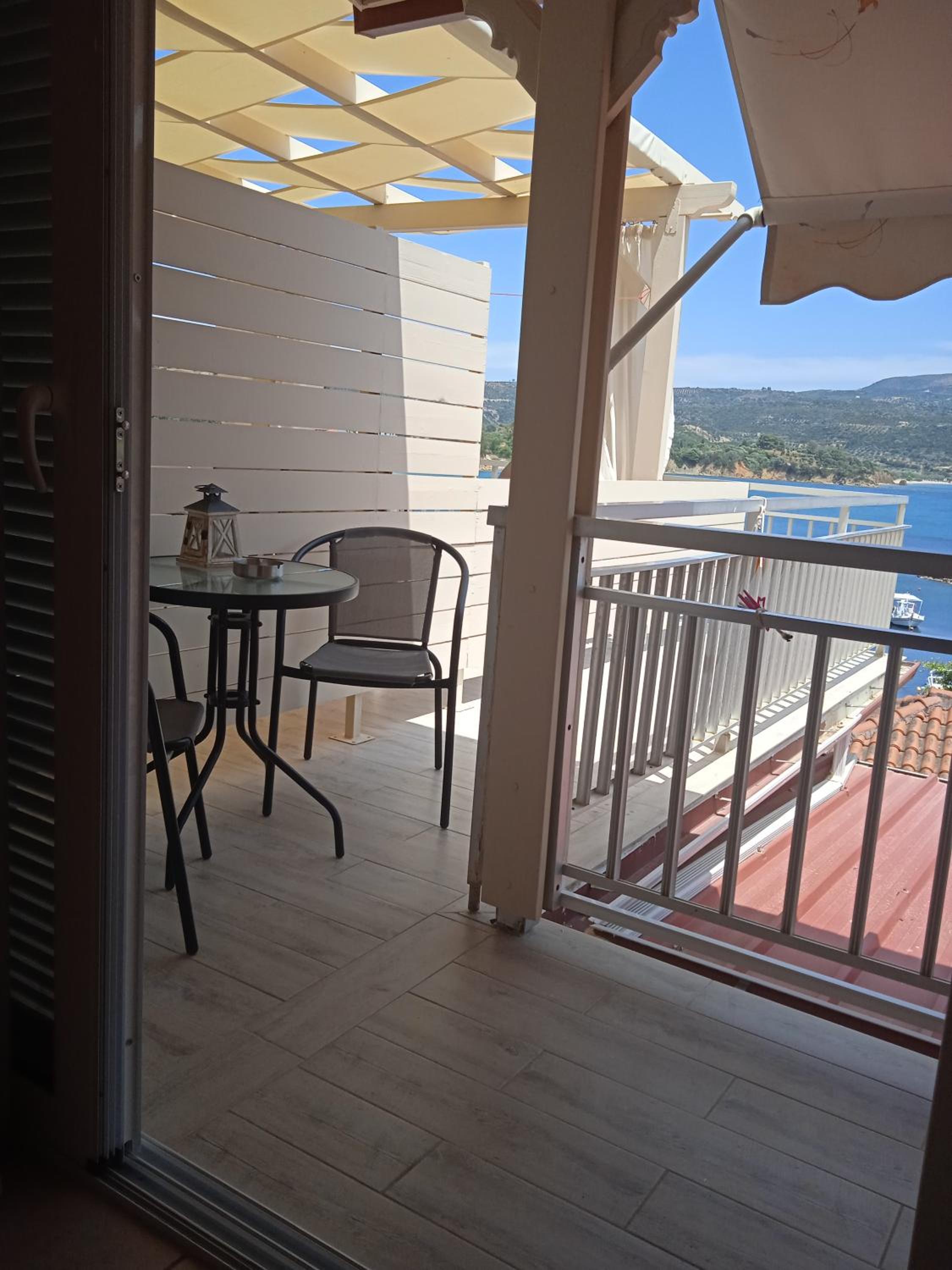 Apartment with Sea View - Photo 10
