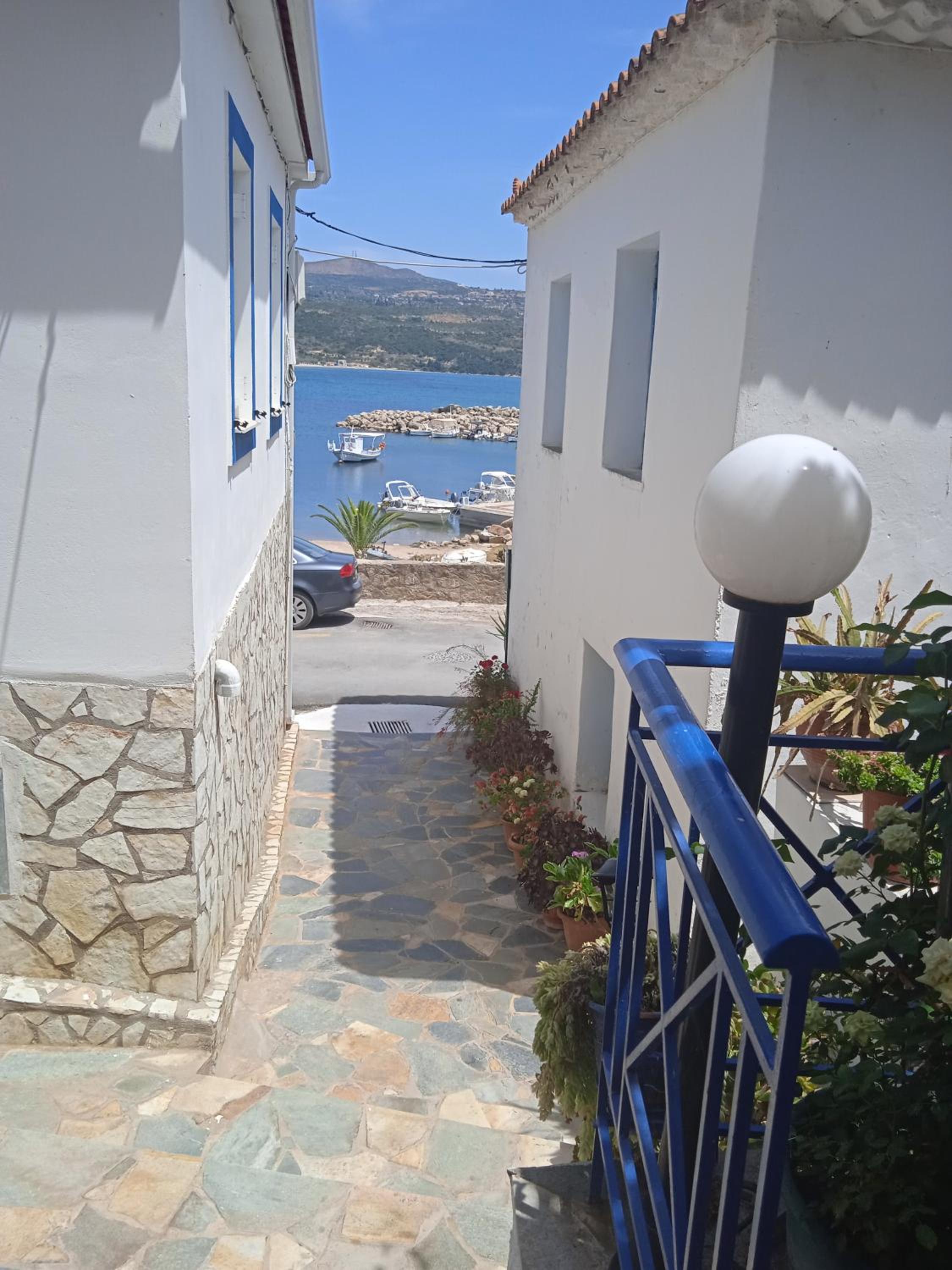 Apartment with Sea View - Photo 5