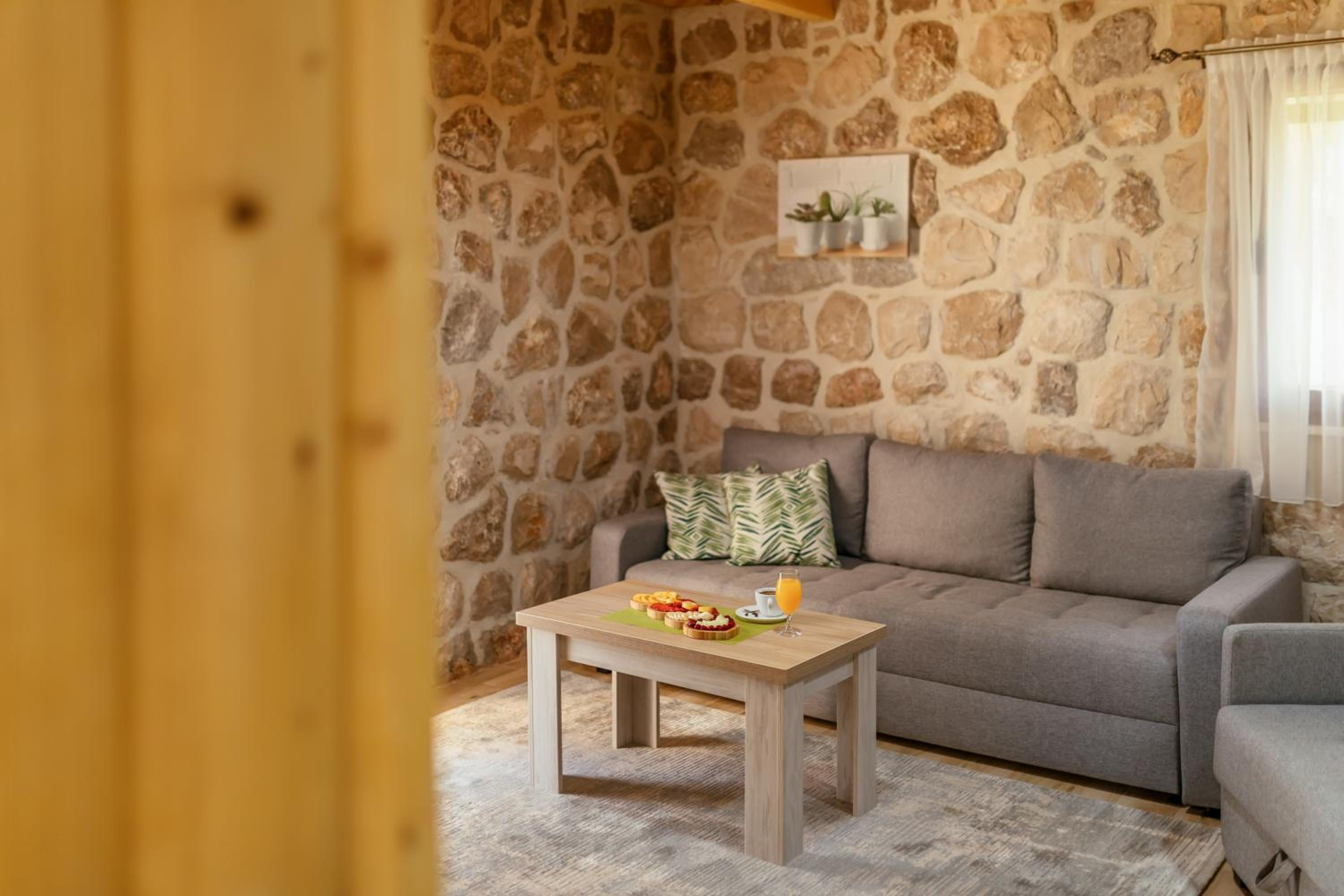 One-Bedroom Apartment - Photo 4