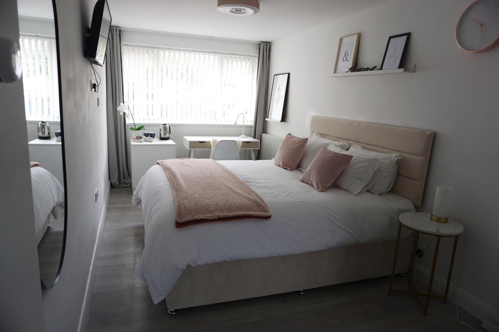 Twin Room with Private Bathroom