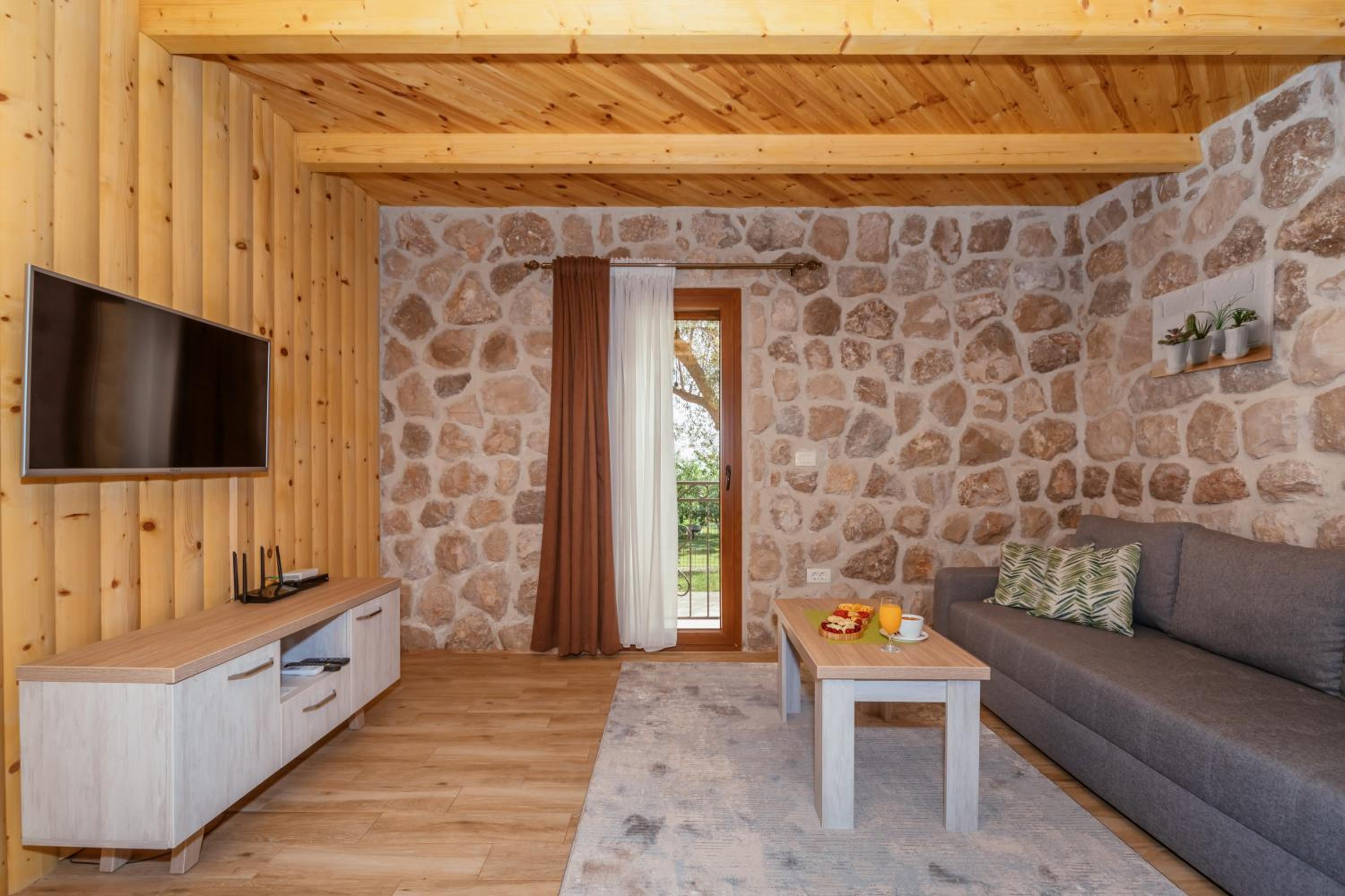 One-Bedroom Apartment - Photo 17