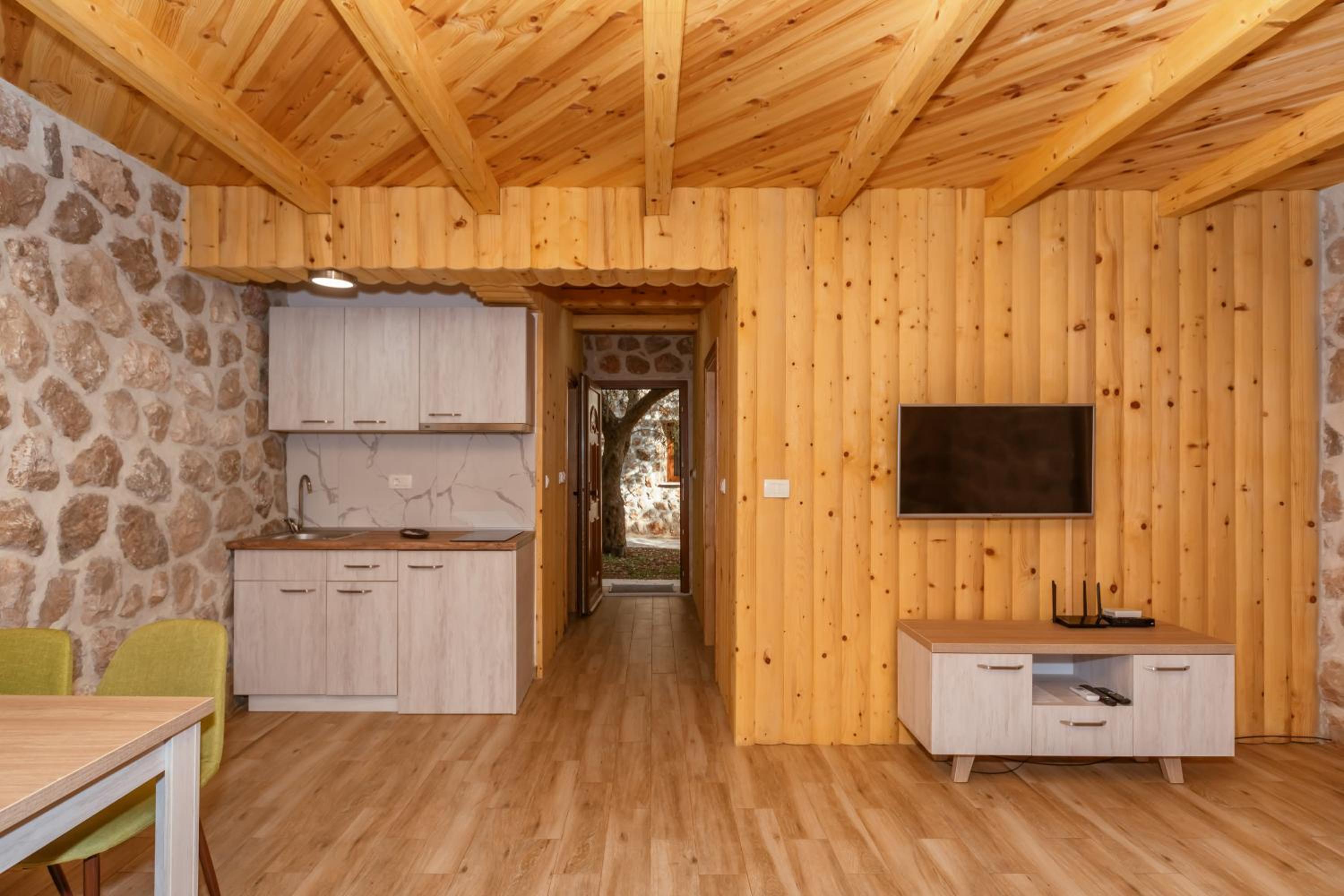 One-Bedroom Apartment - Photo 15