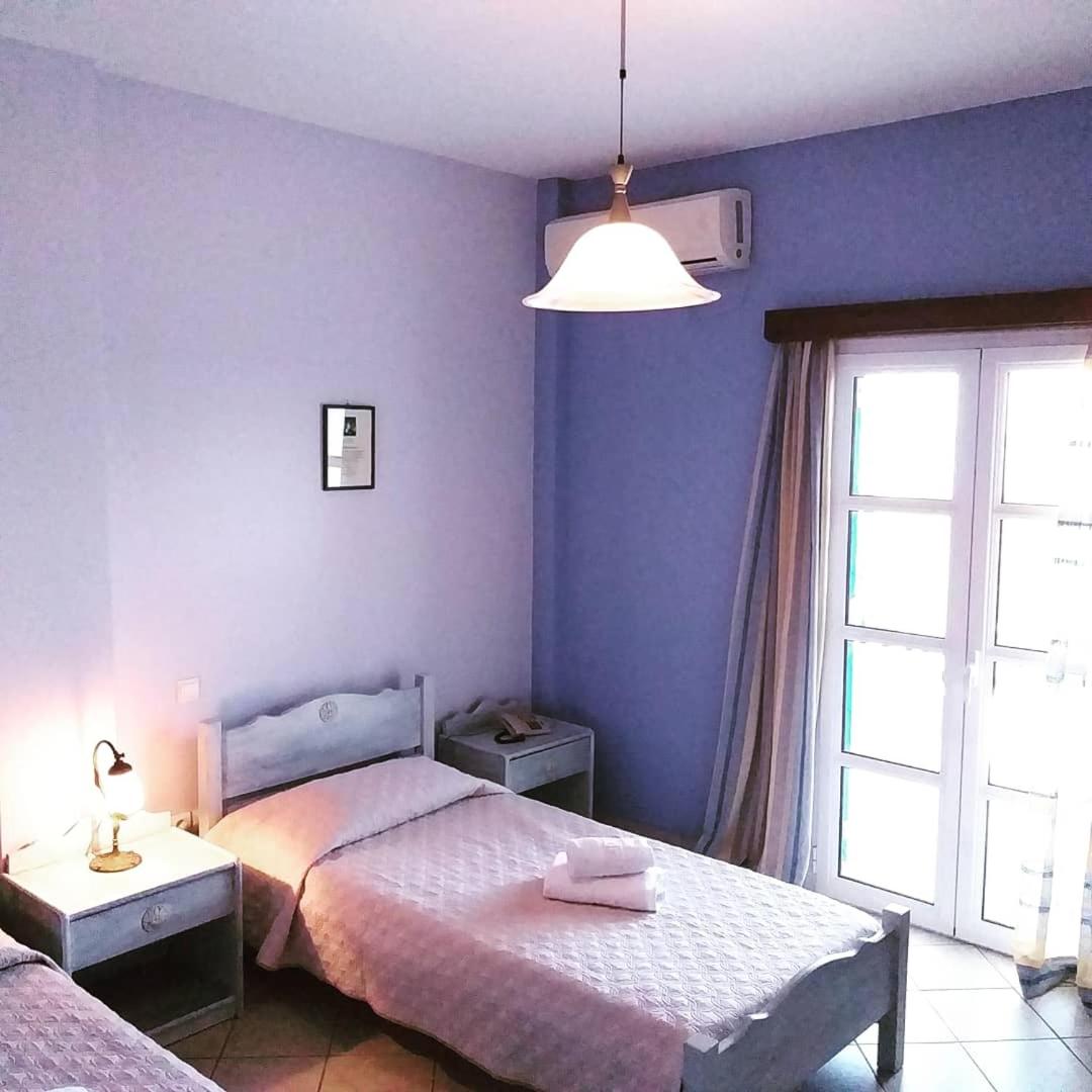 Standard Twin Room with Sea View - Photo 12