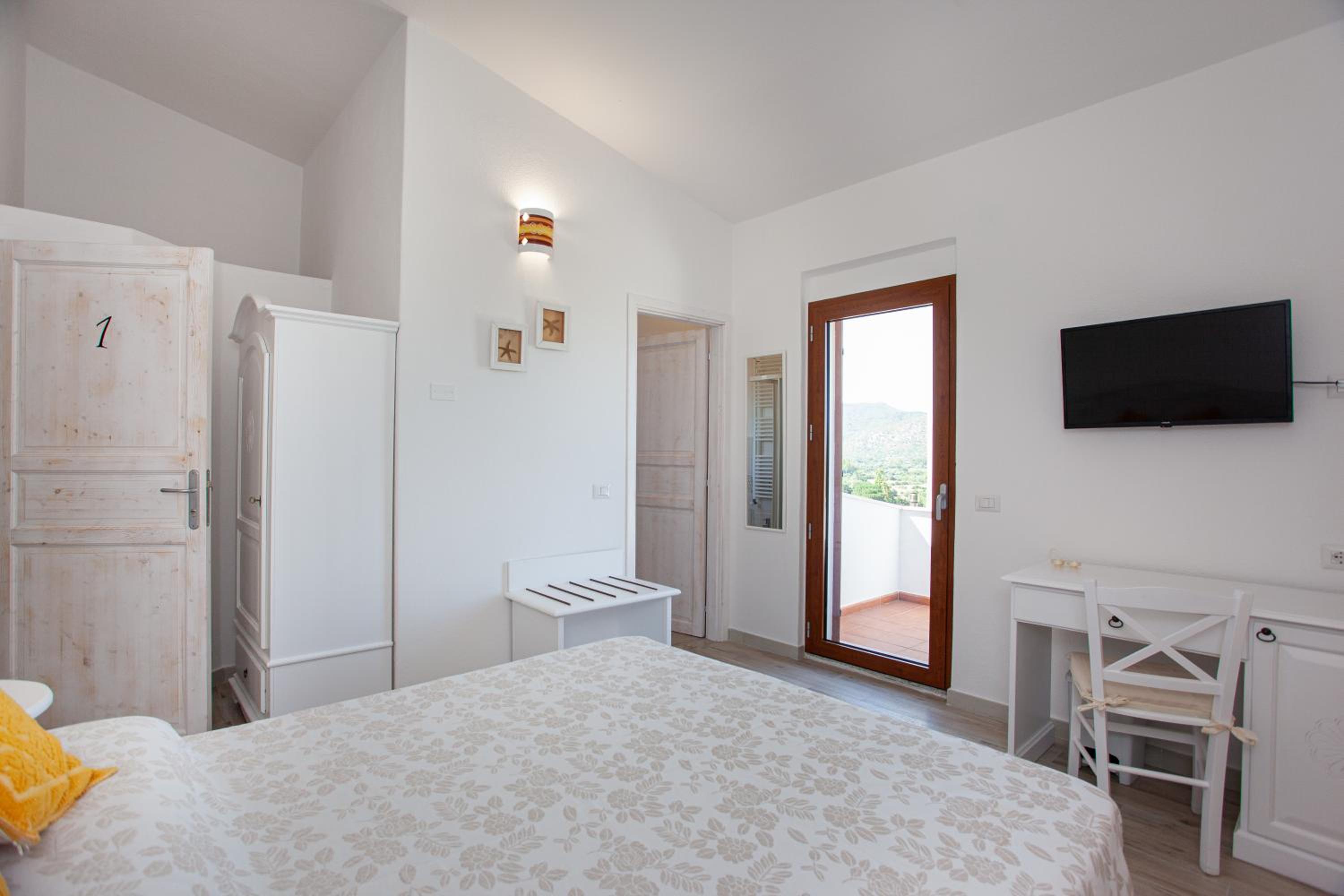 Double Room with Balcony and Sea View photo 1