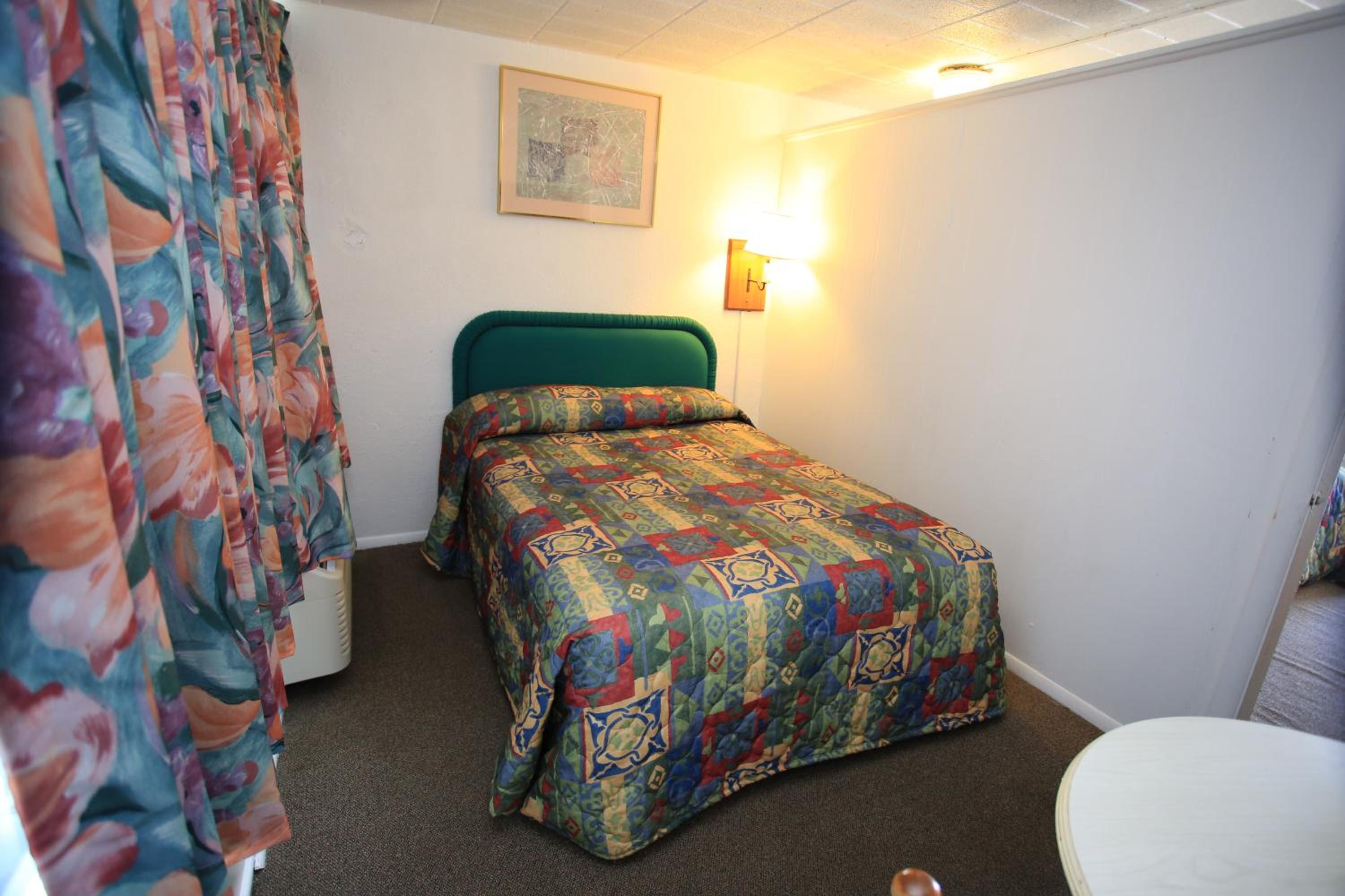 Two Double Beds with Balcony/Kitchette - Photo 5