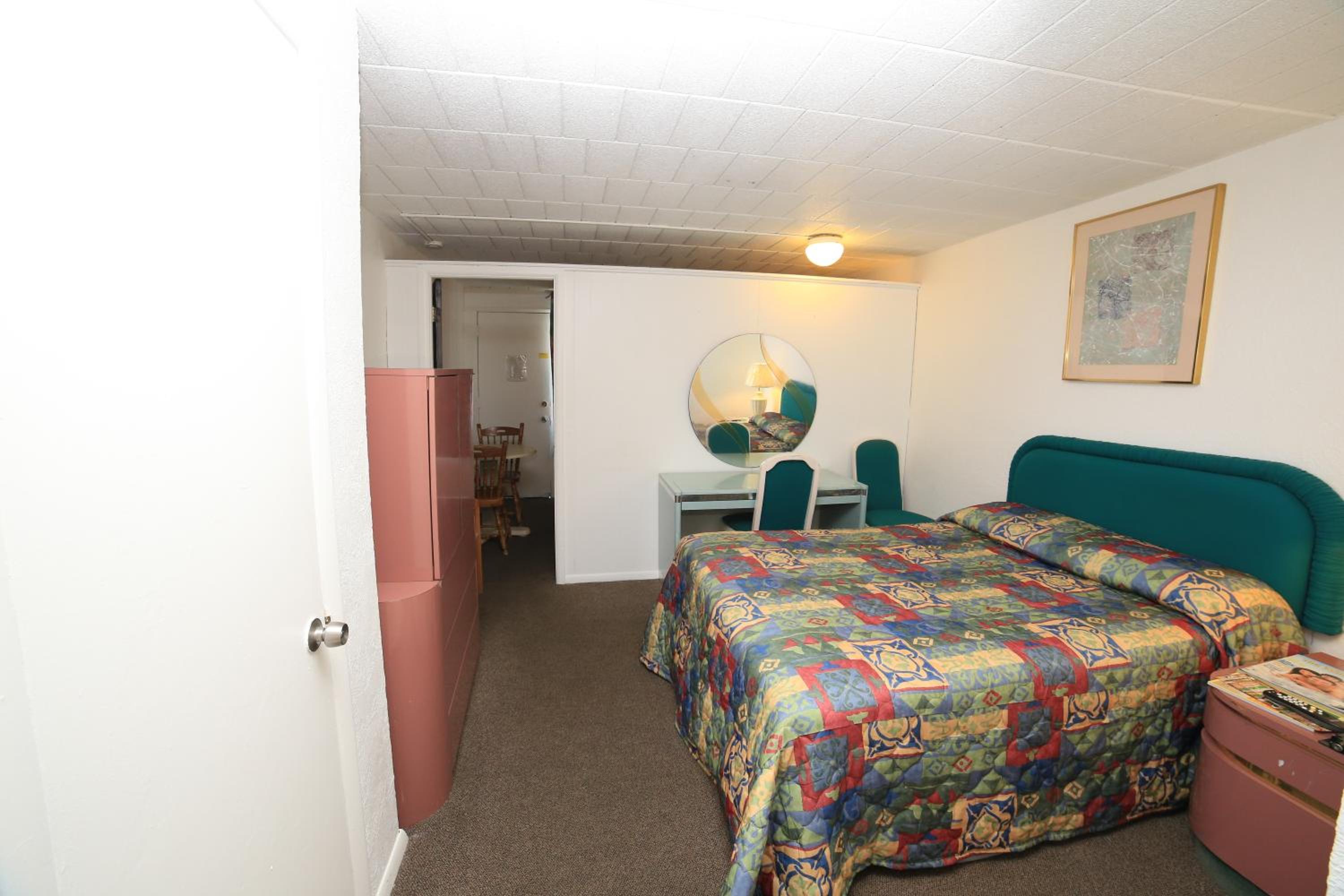 Two Double Beds with Balcony/Kitchette - Photo 1