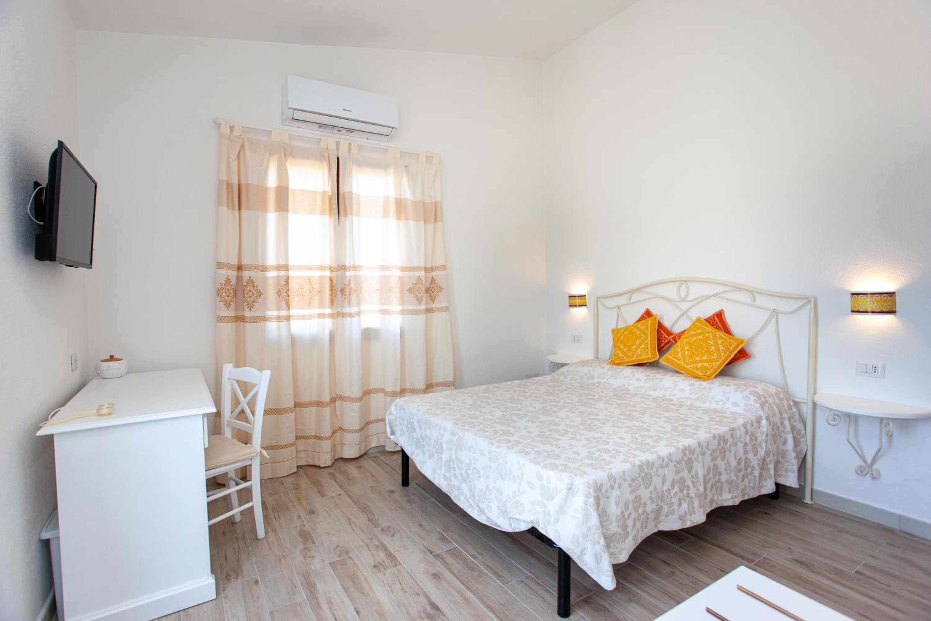Double Room with Balcony and Sea View photo 3