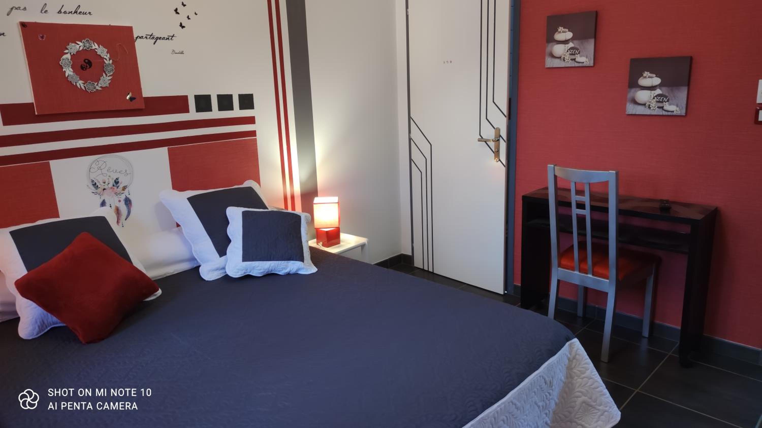Double Room with Private Bathroom - Photo 6