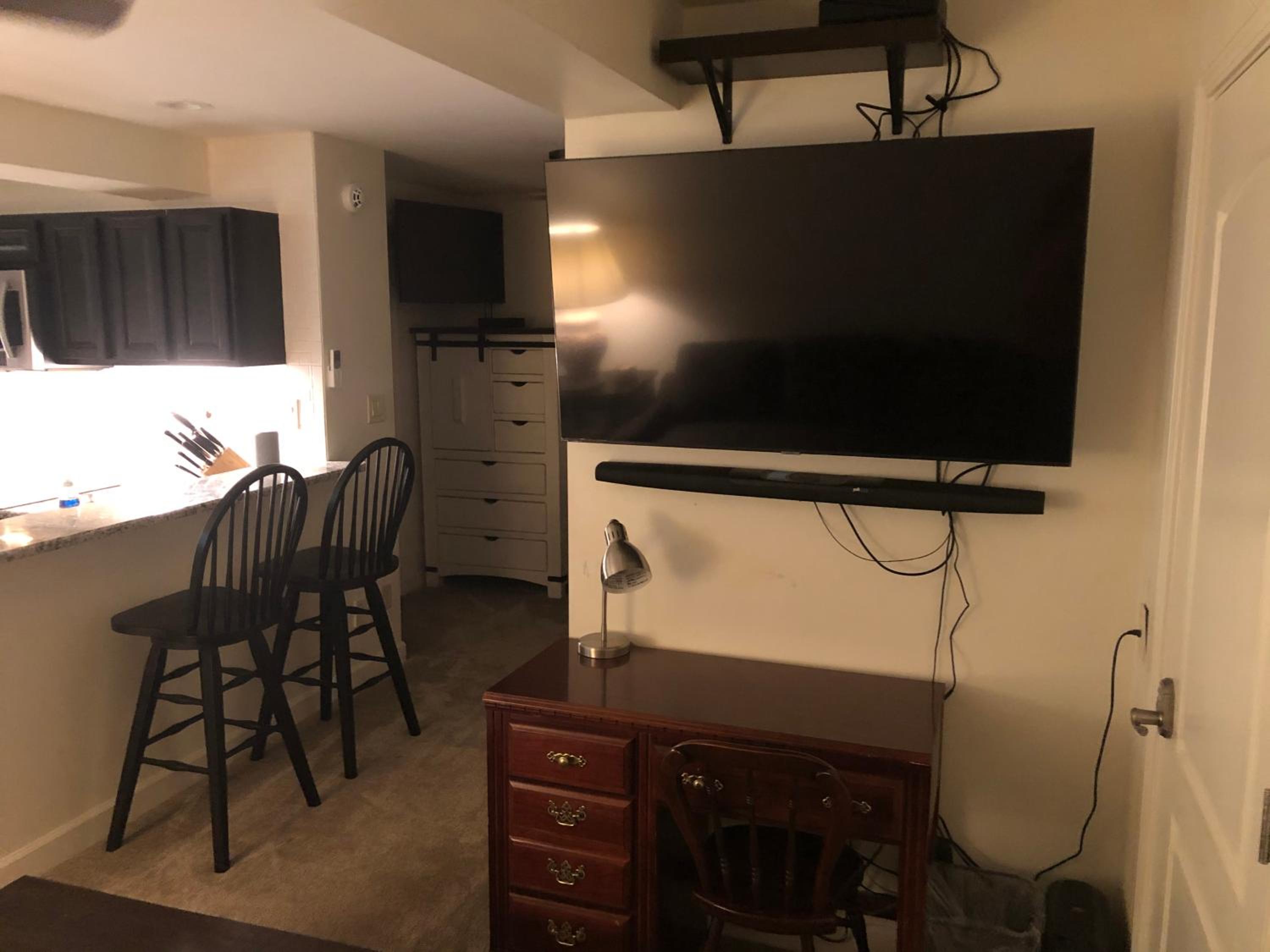 One-Bedroom Apartment photo 1