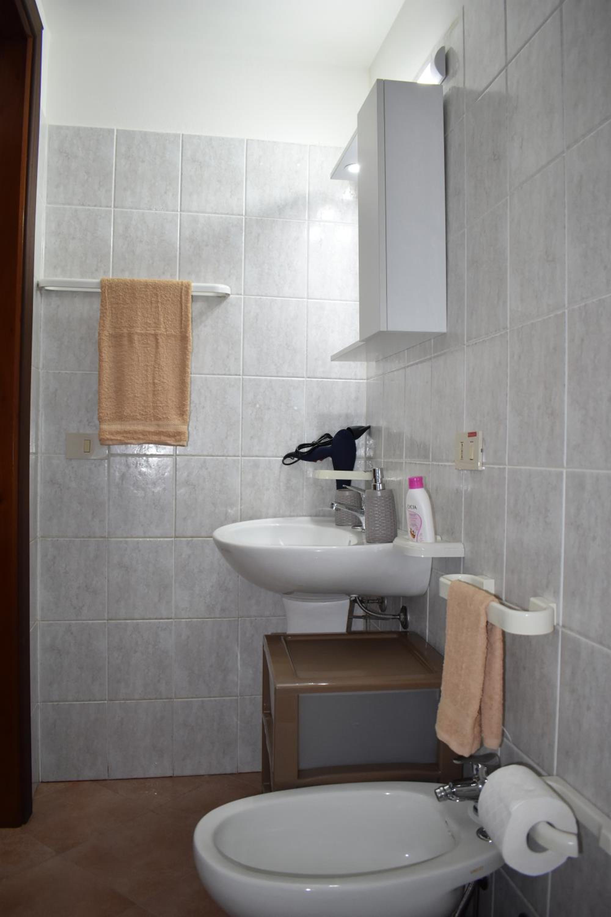 One-Bedroom House - Photo 17