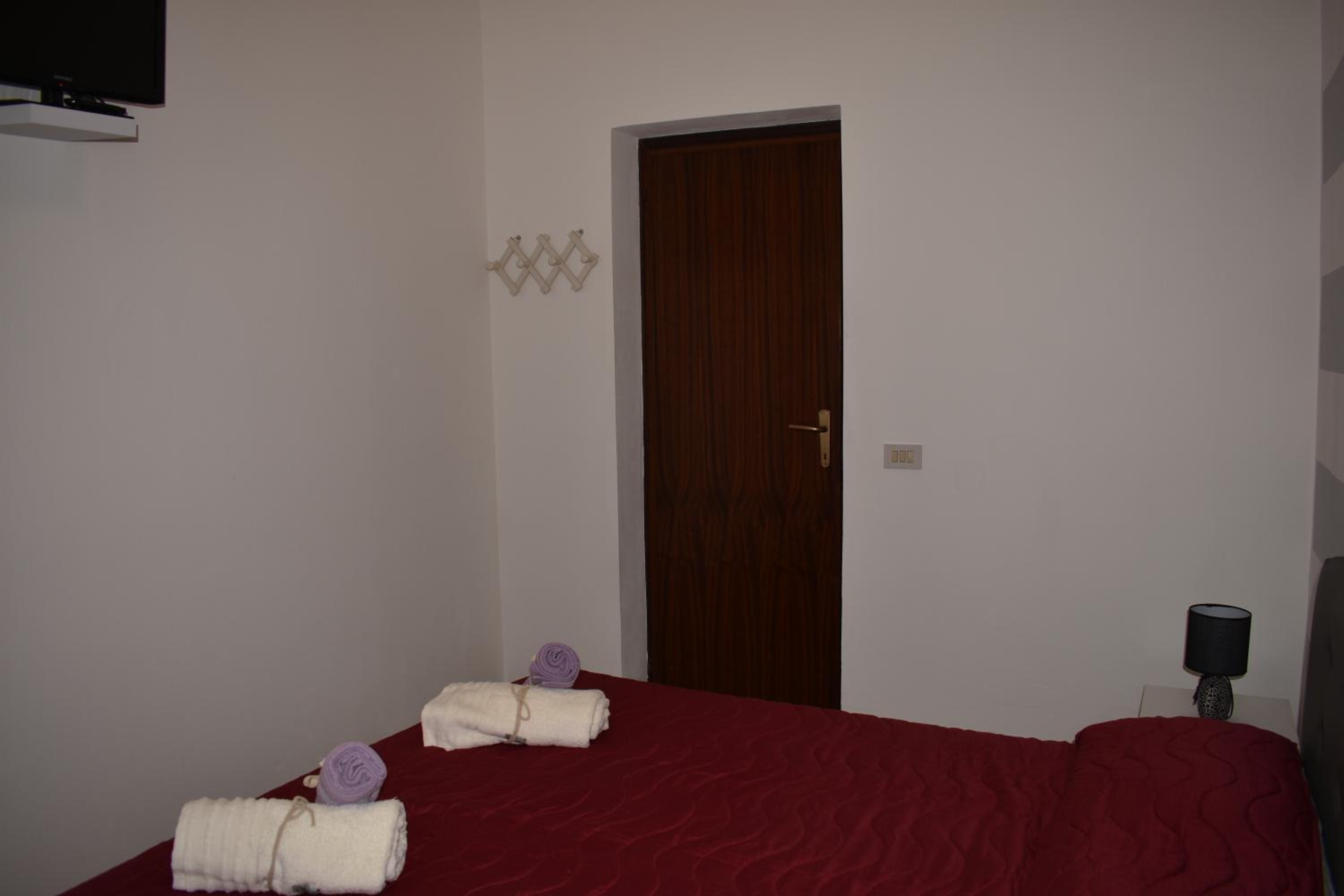One-Bedroom House - Photo 15
