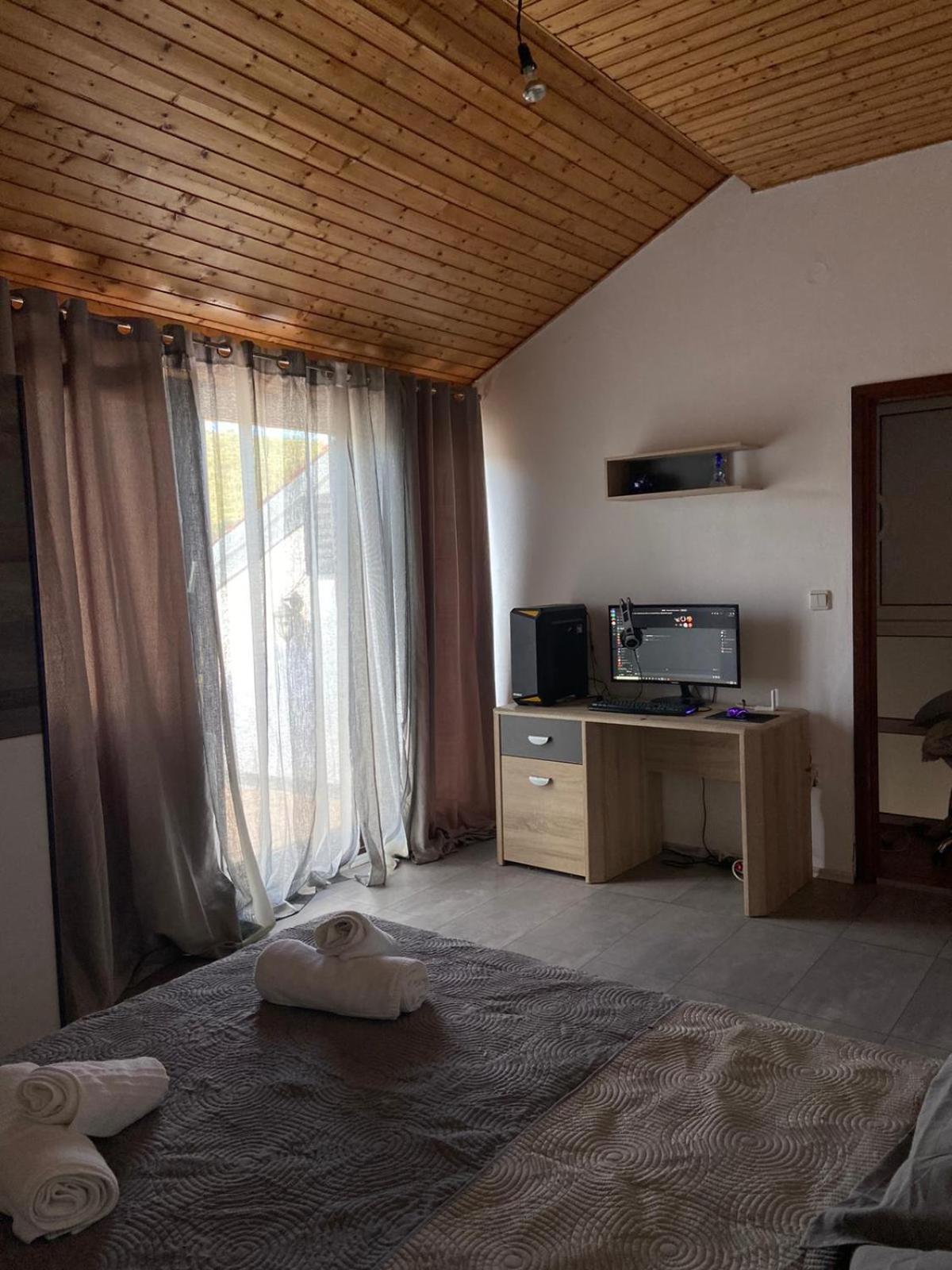 Four-Bedroom House photo 2