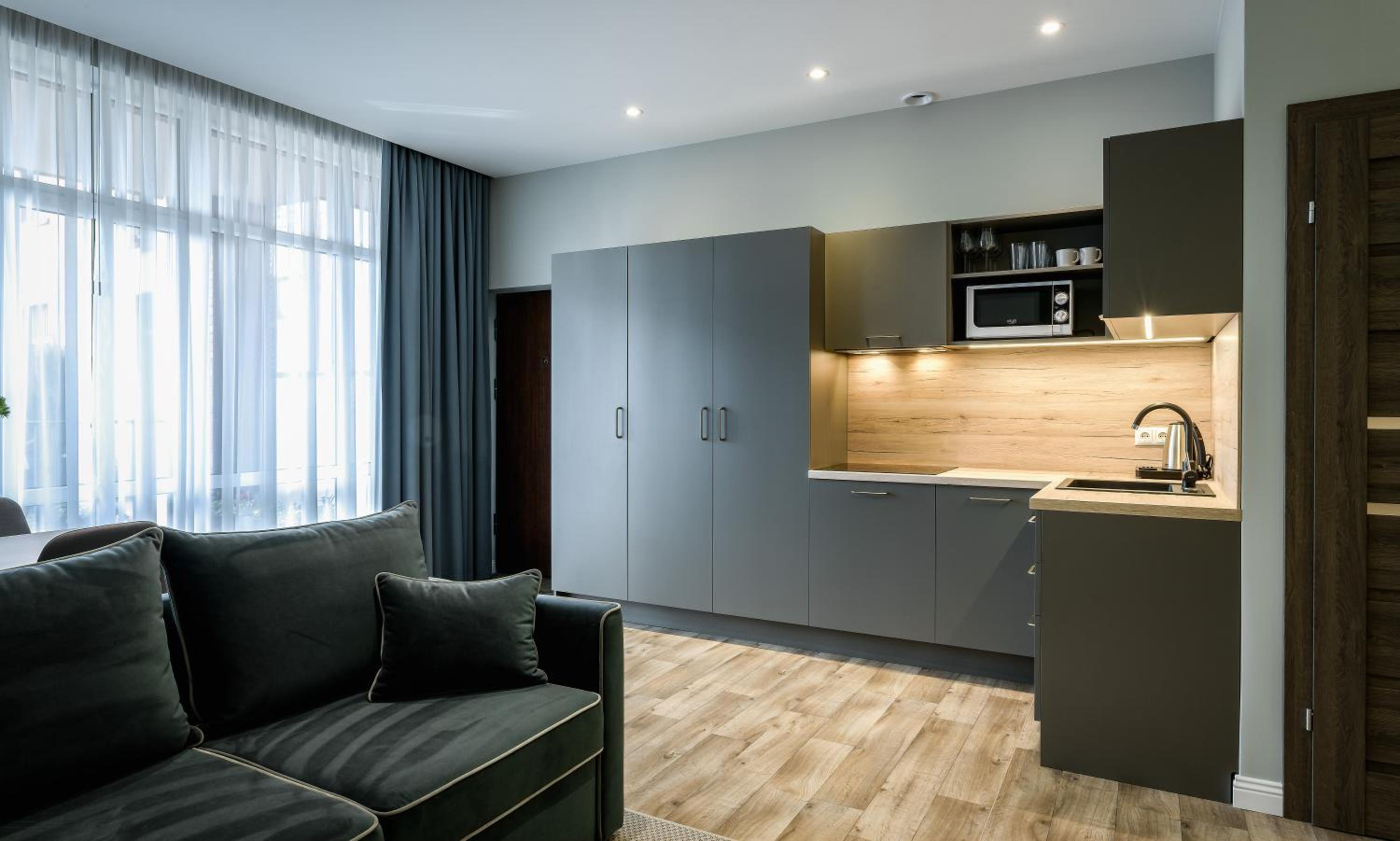 Apartment with Terrace - Photo 4