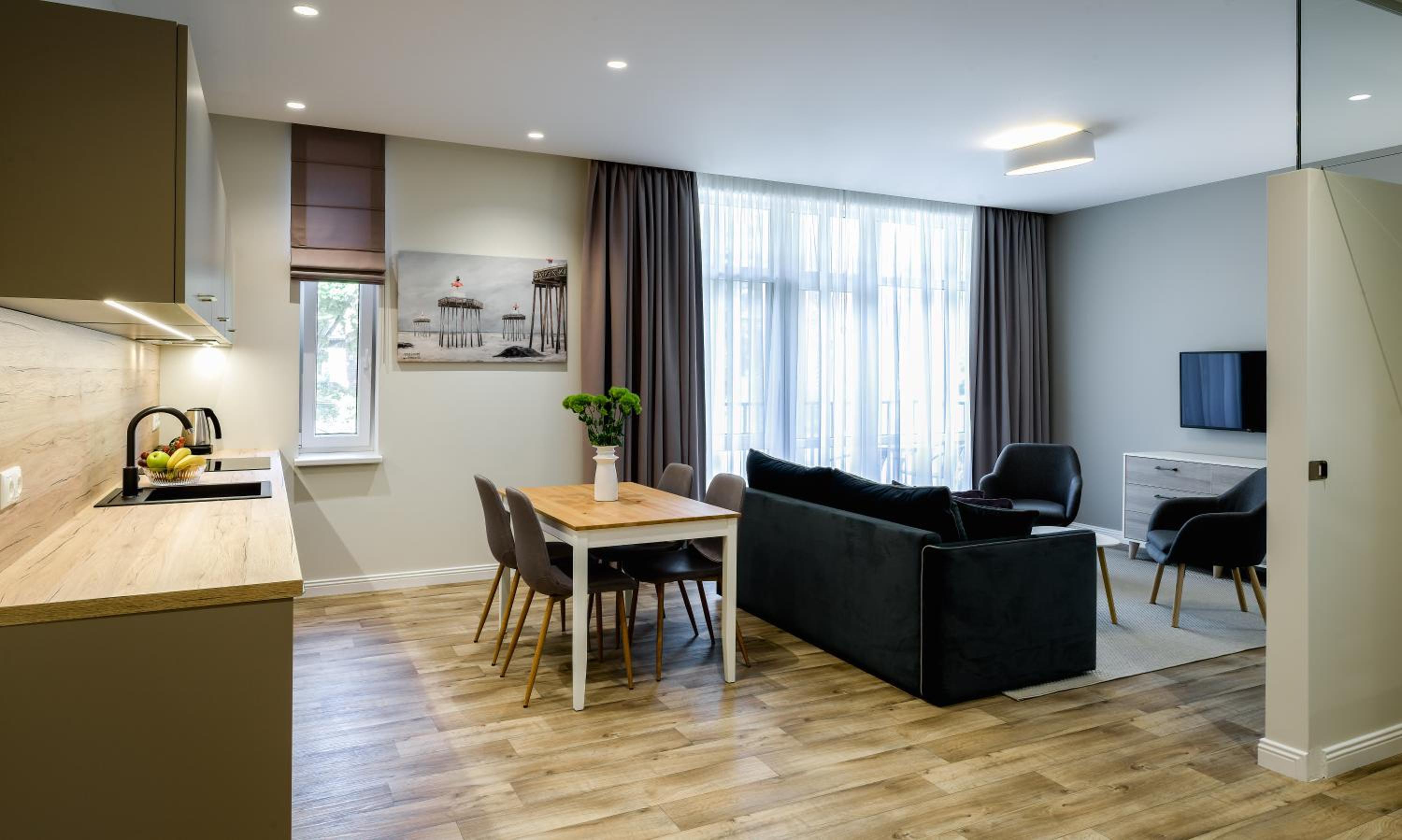 Apartment with Balcony - Photo 2