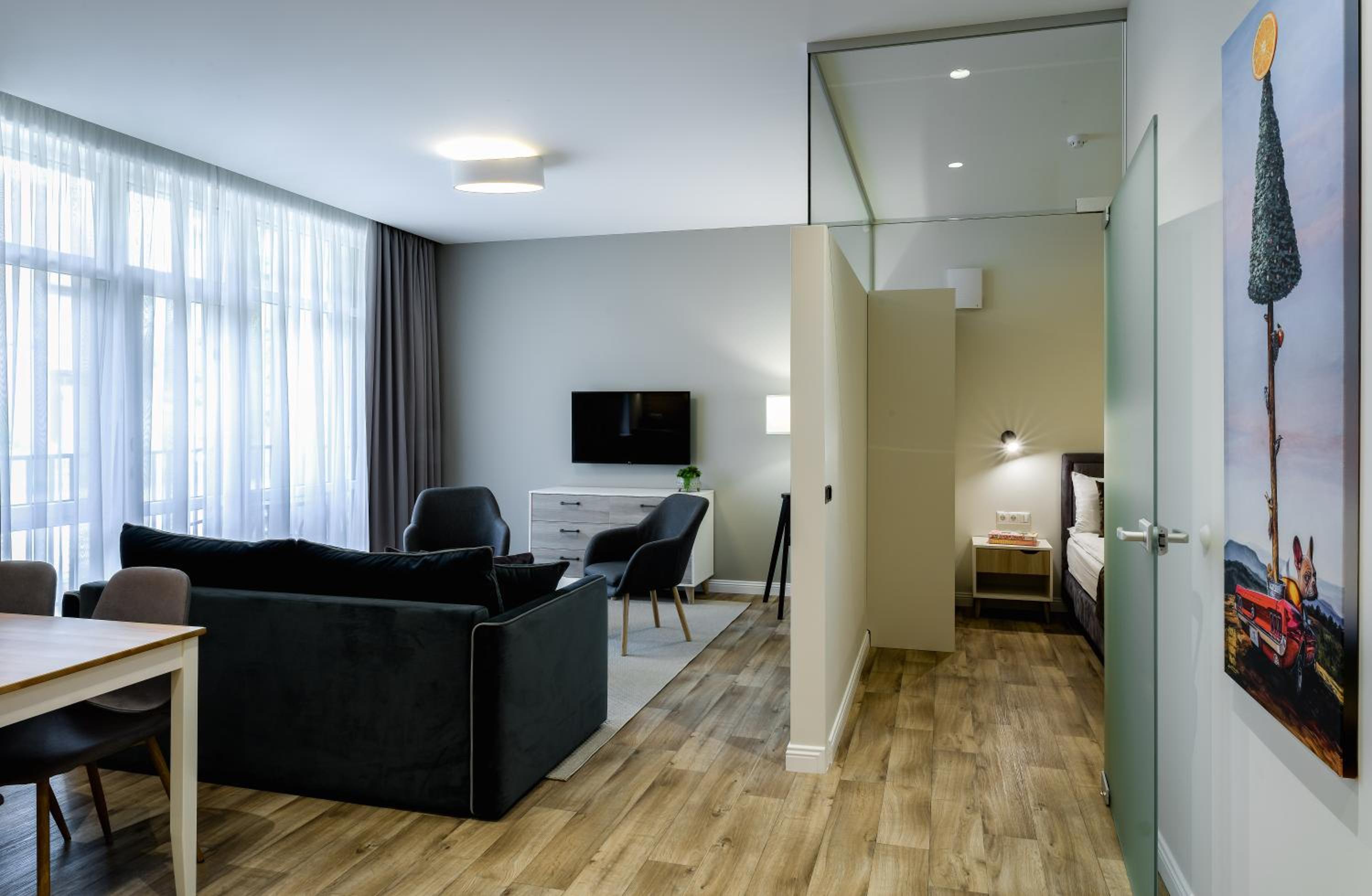 Apartment with Balcony - Photo 3