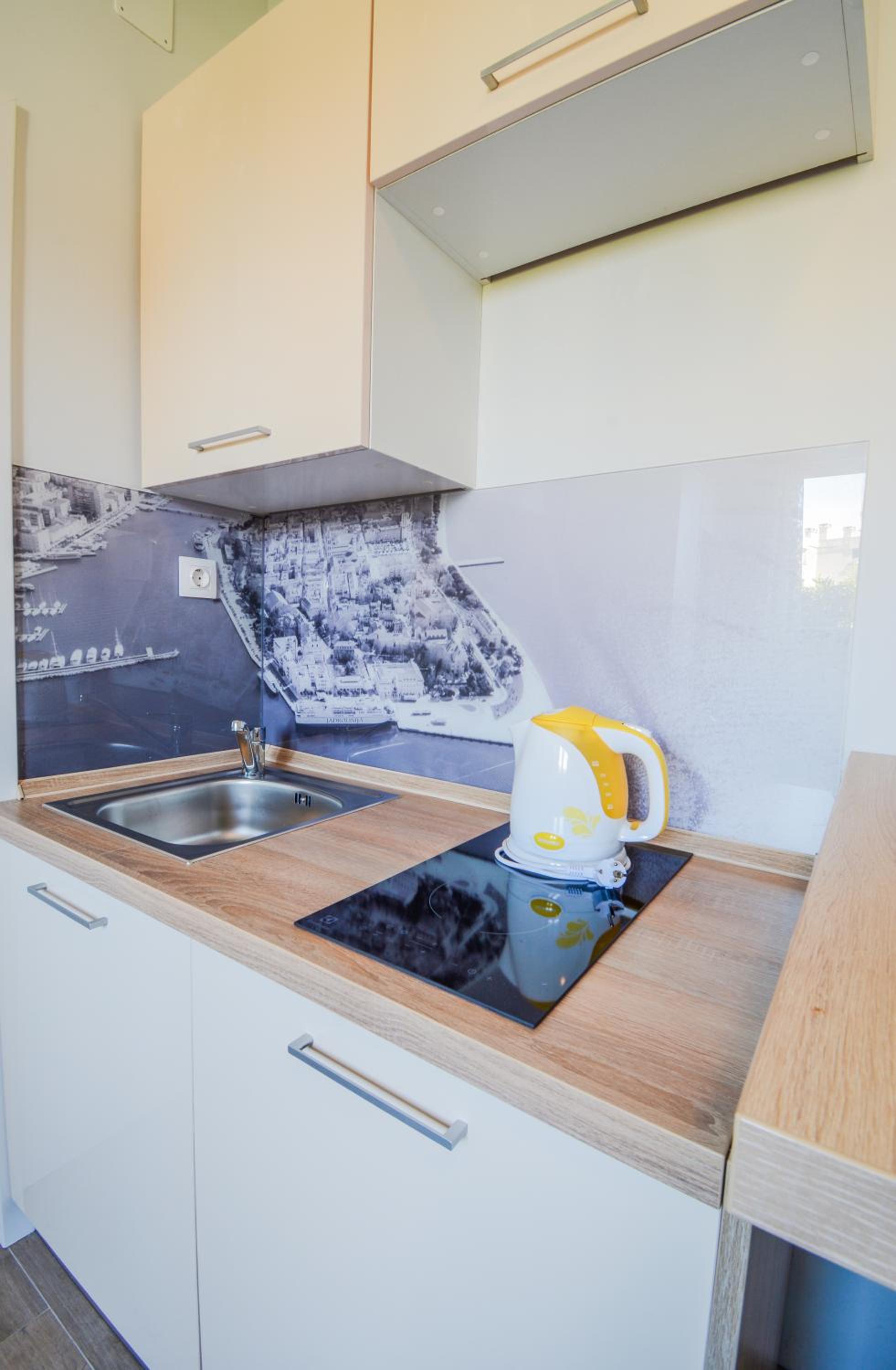 One-Bedroom Apartment - Photo 3