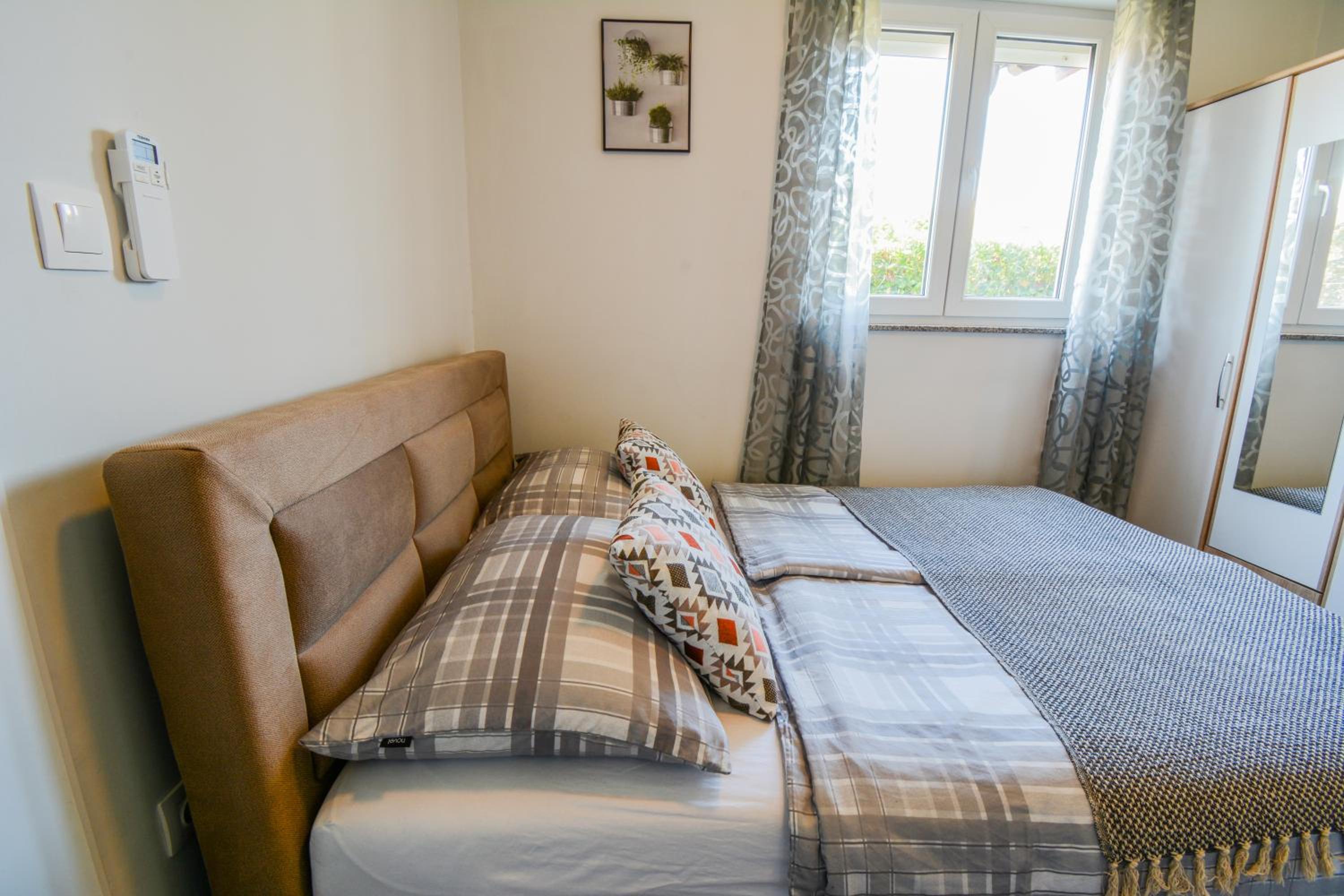One-Bedroom Apartment - Photo 6
