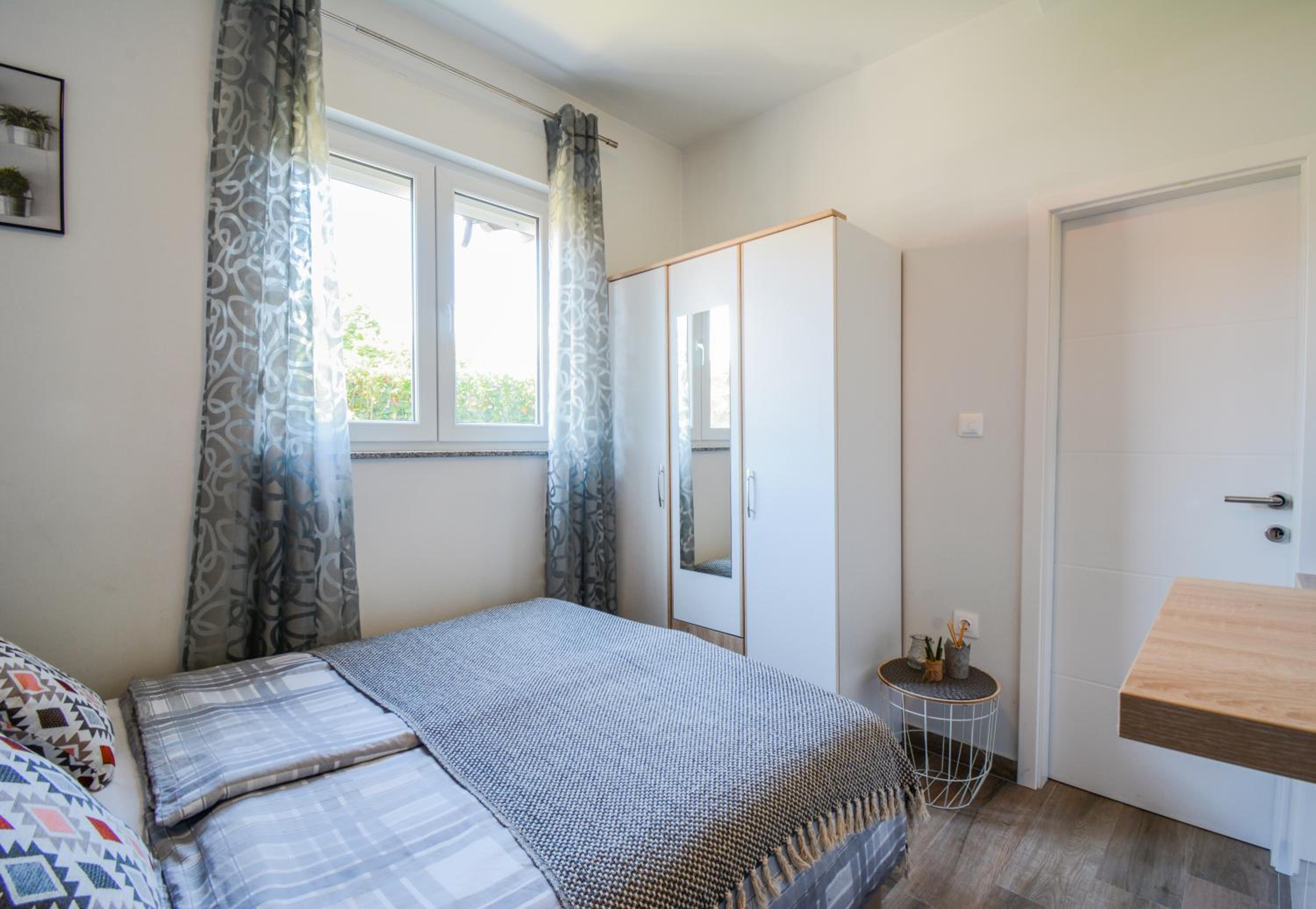 One-Bedroom Apartment - Photo 9