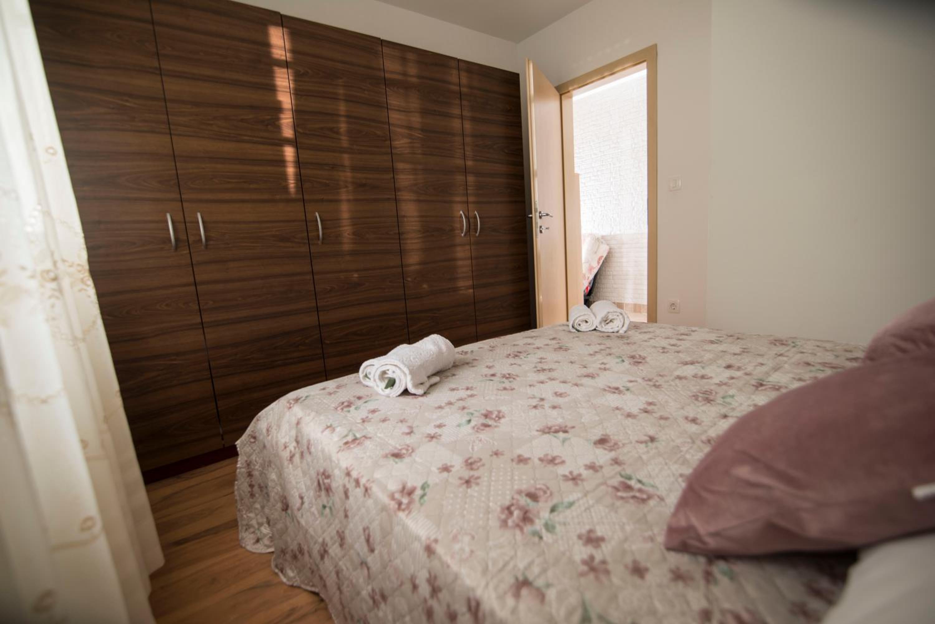 One-Bedroom Apartment - Photo 27