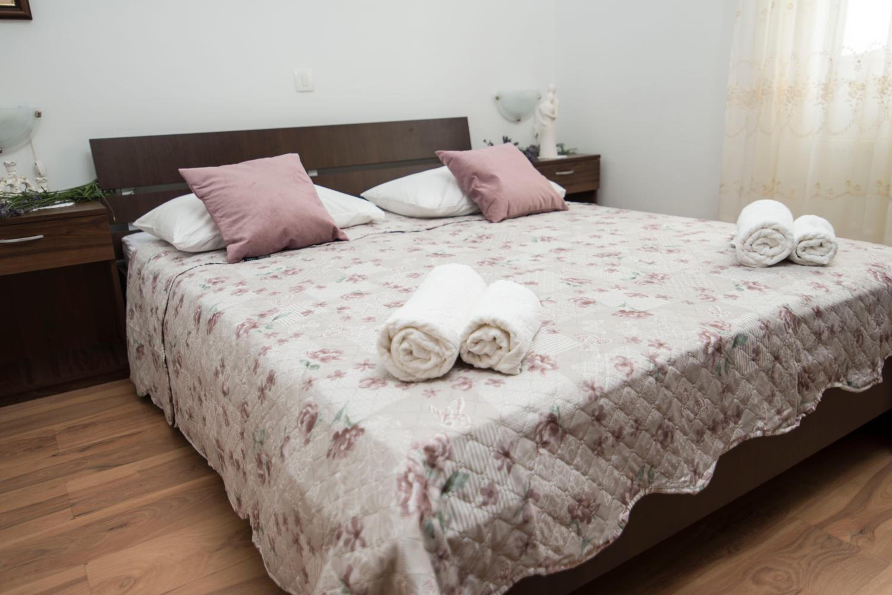 One-Bedroom Apartment - Photo 25