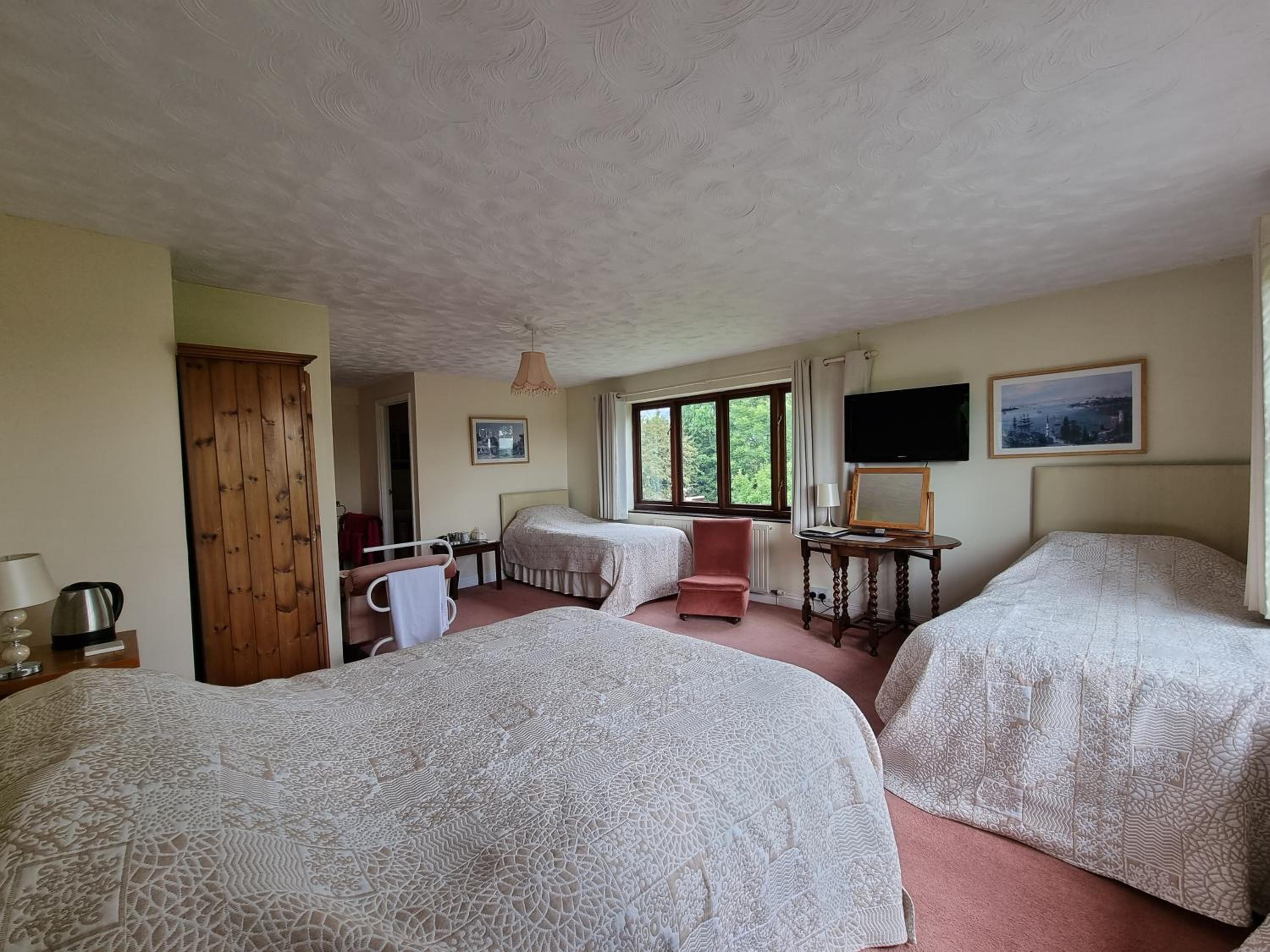 Quadruple Room with Garden View - Photo 4