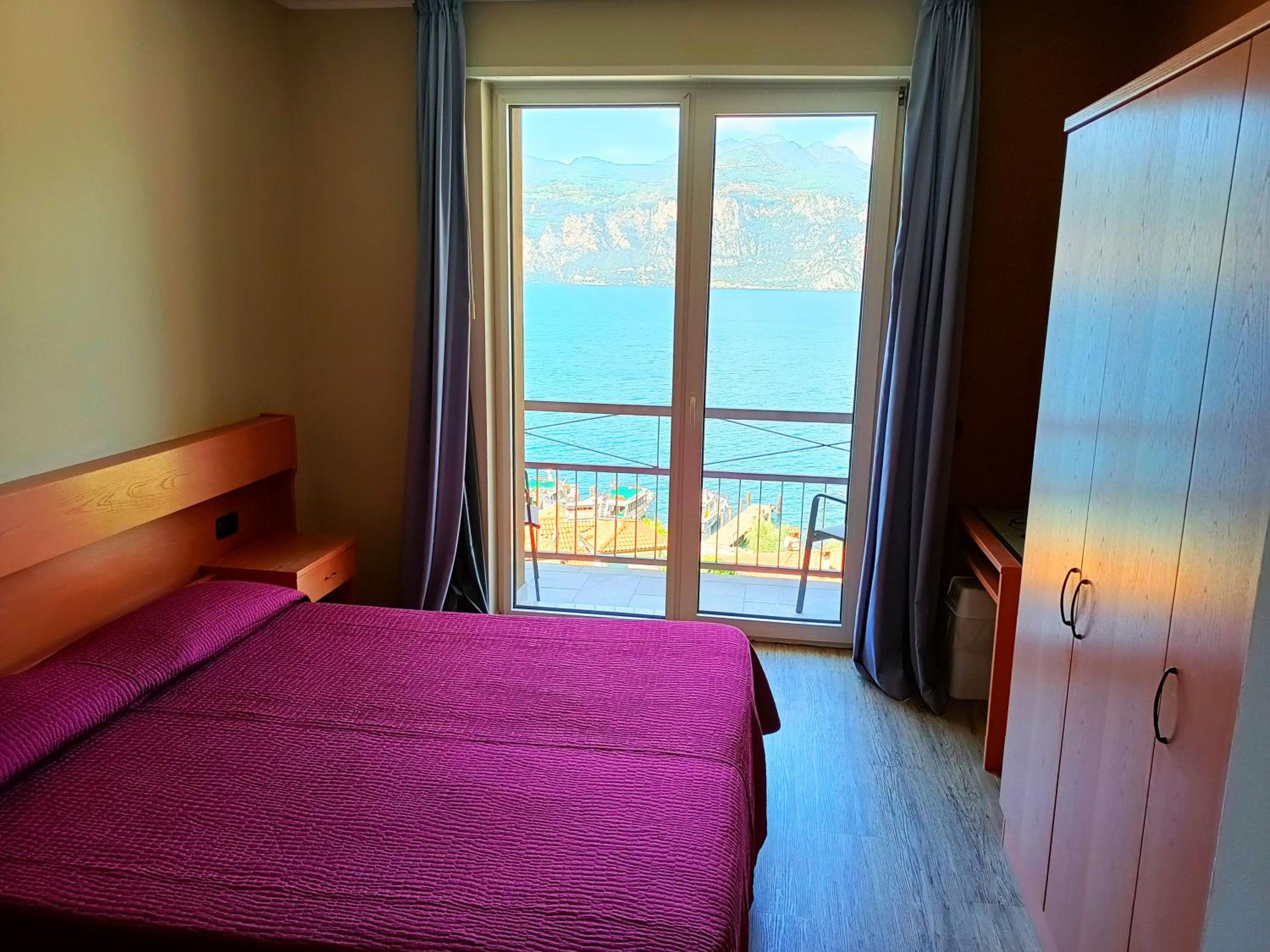 Double Room with Balcony and Lake View