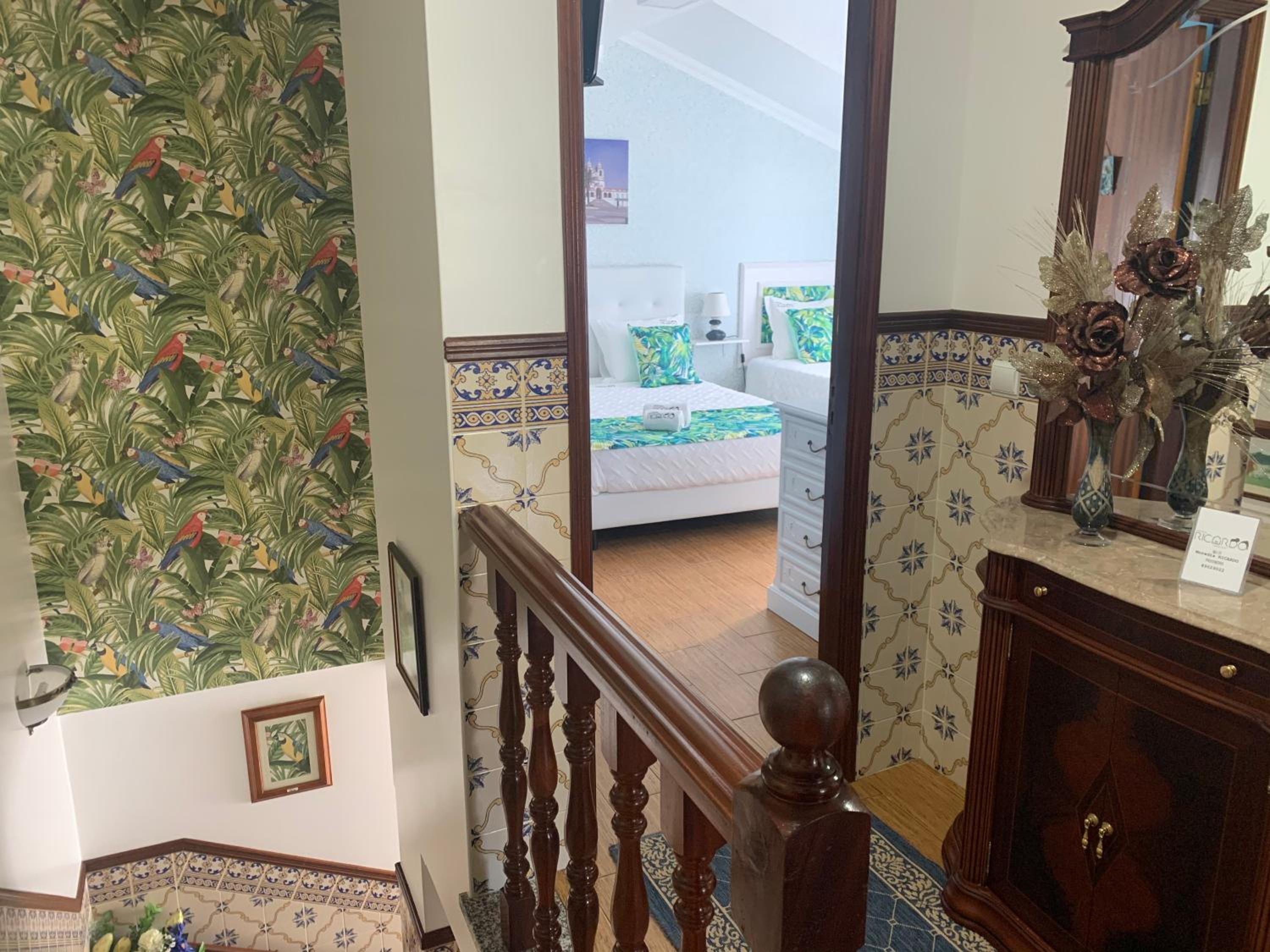 Deluxe Room (2 Adults + 1 Child) - Photo 7