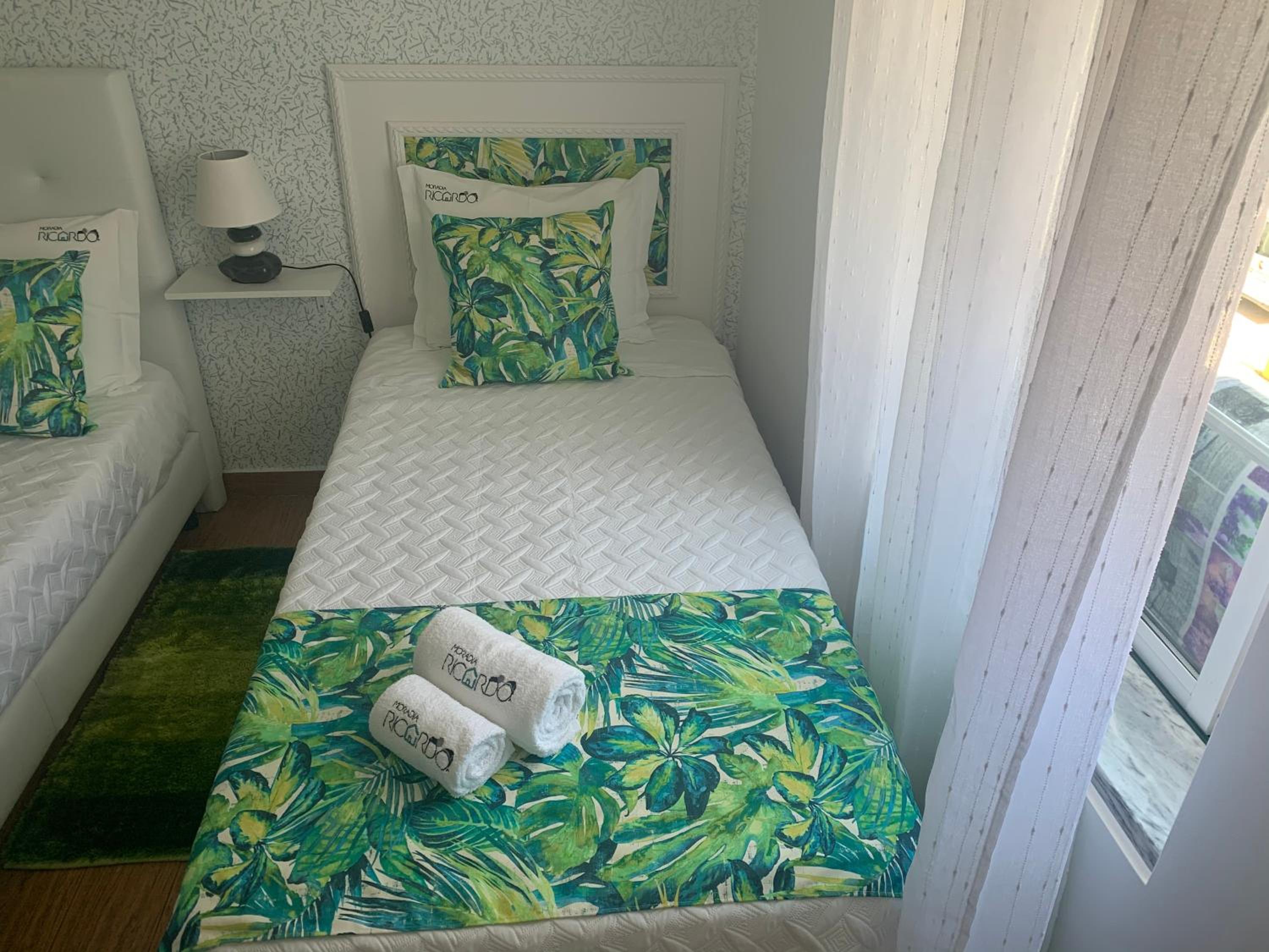 Deluxe Room (2 Adults + 1 Child) - Photo 13