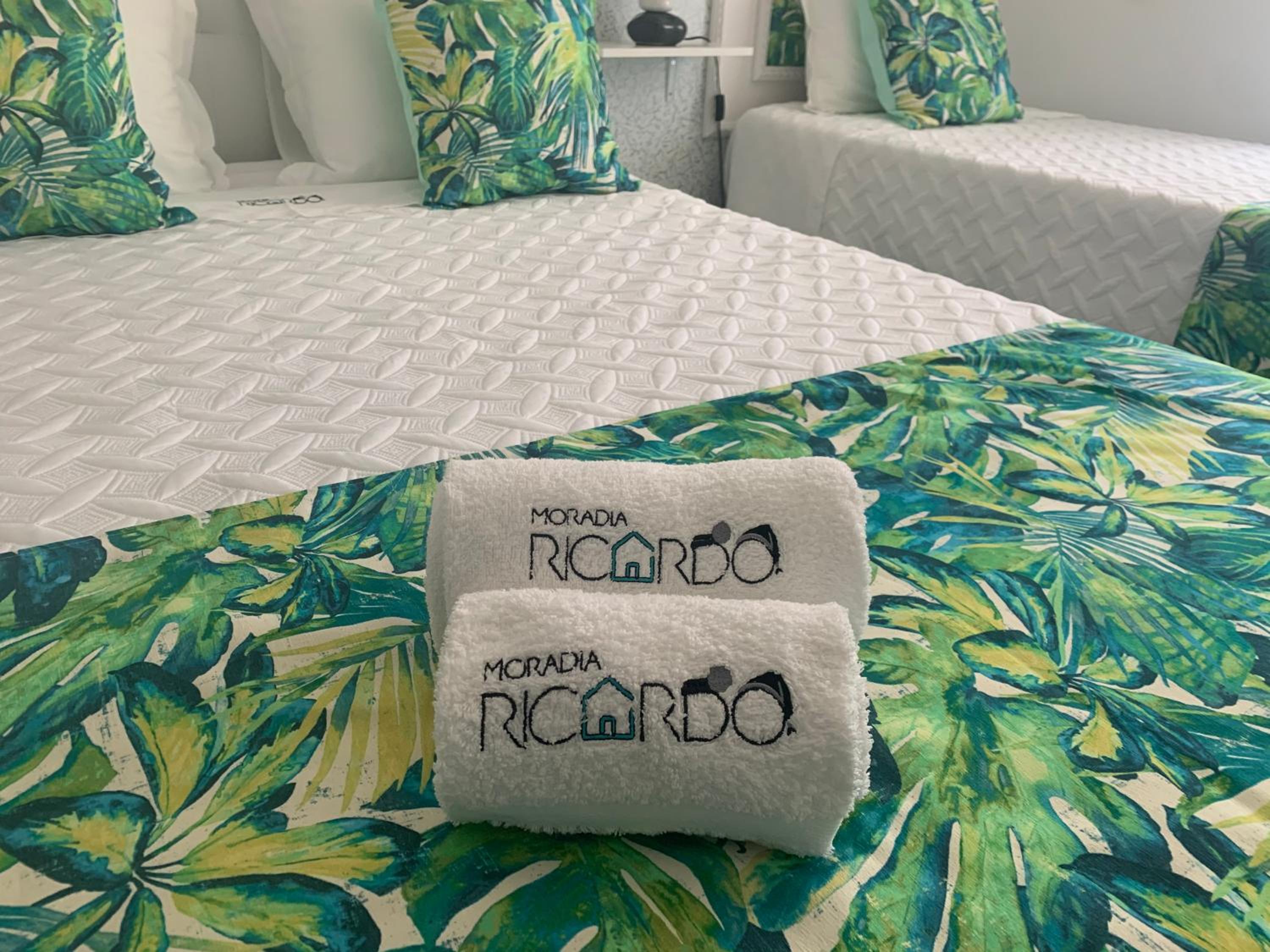 Deluxe Room (2 Adults + 1 Child) - Photo 2