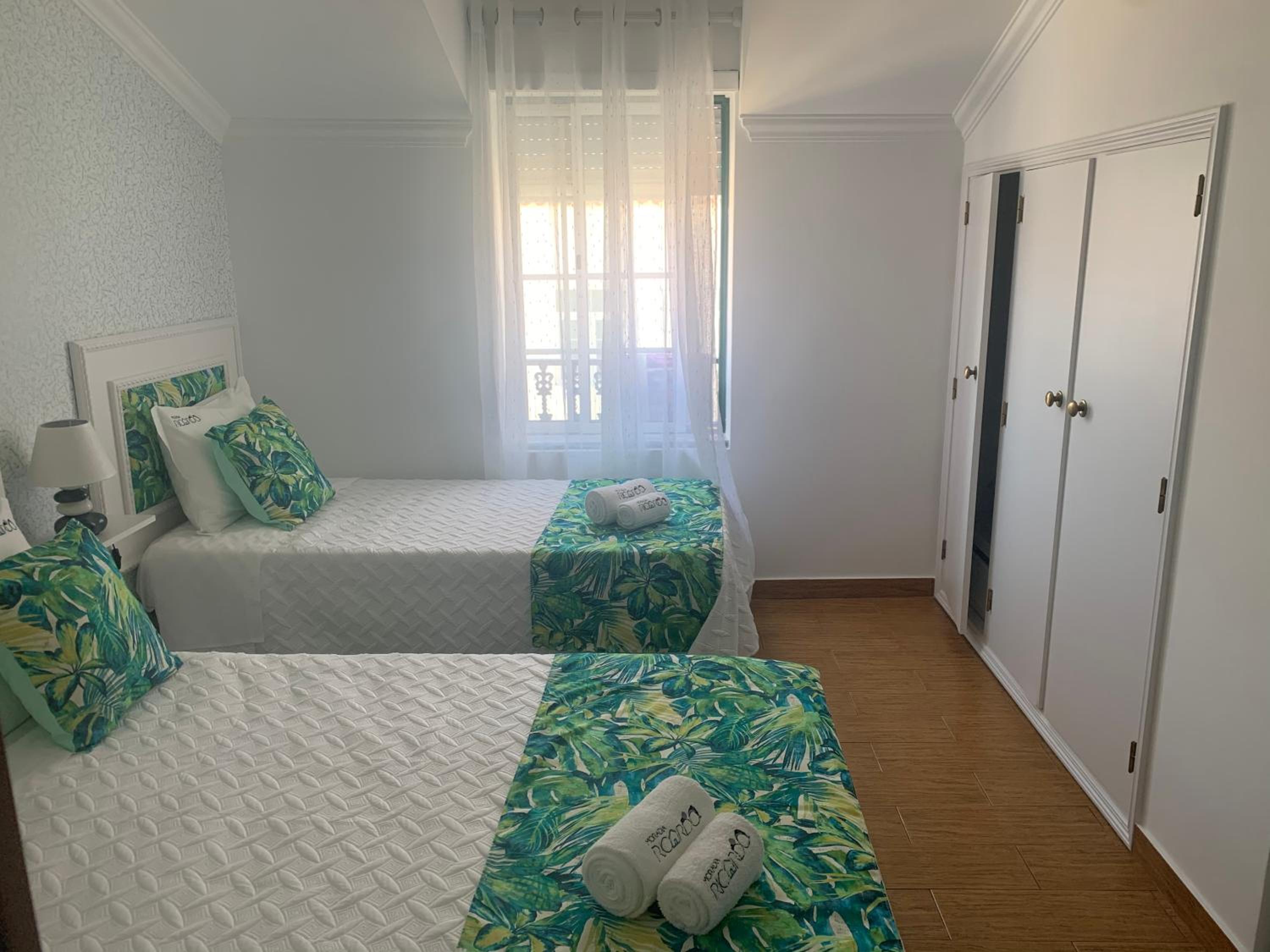 Deluxe Room (2 Adults + 1 Child) - Photo 12