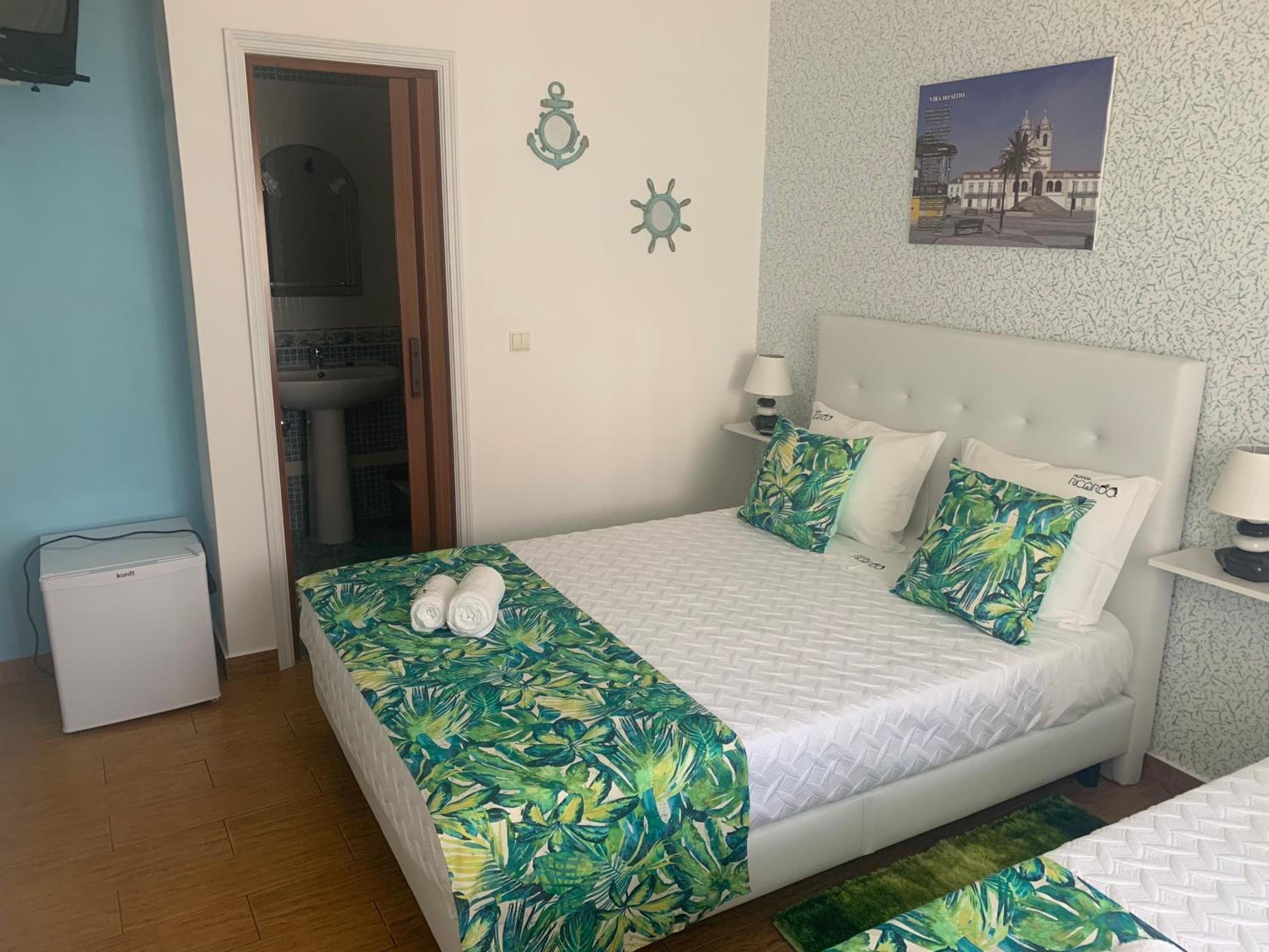 Deluxe Room (2 Adults + 1 Child) - Photo 5