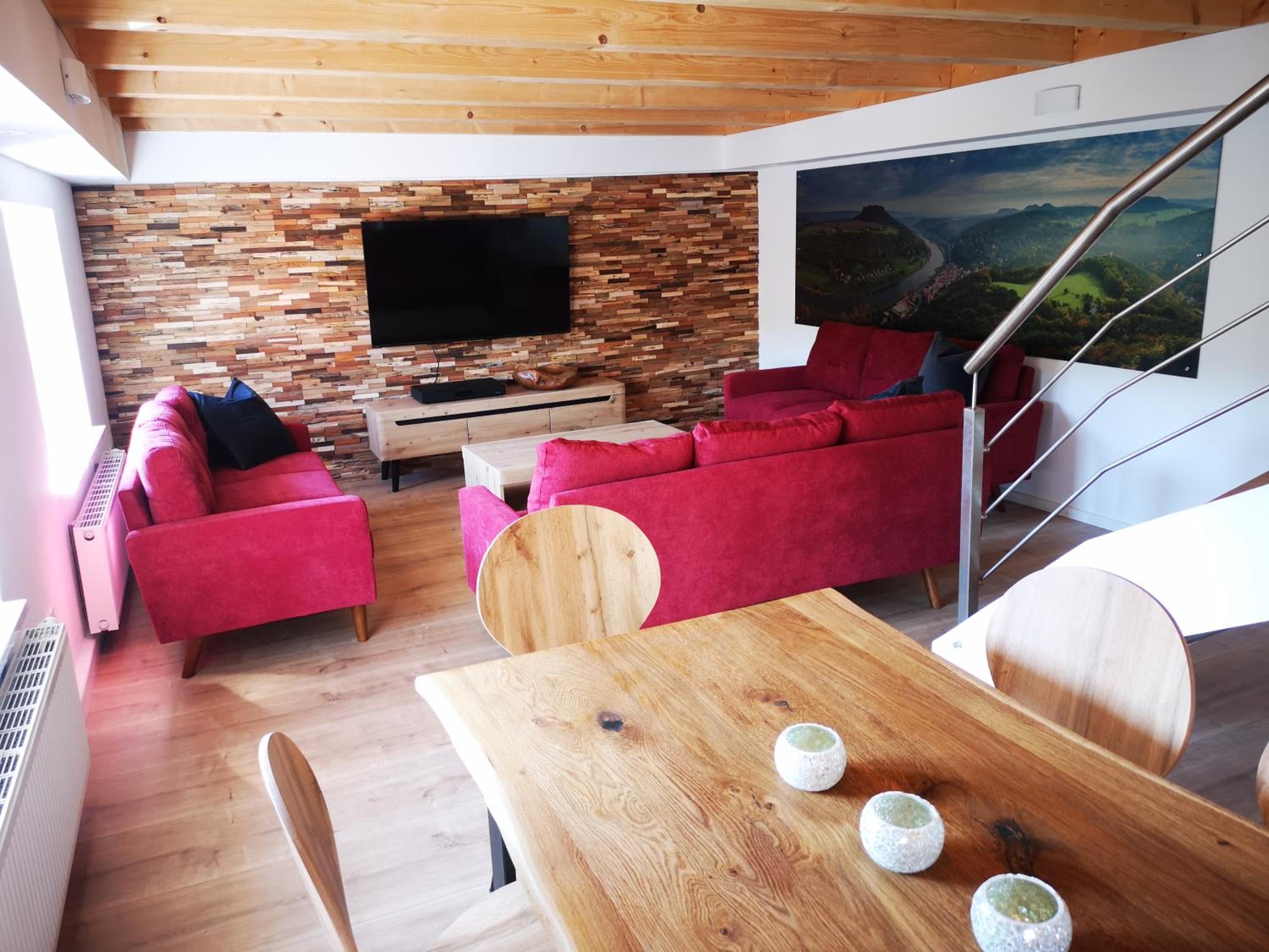 Five-Bedroom House photo 1