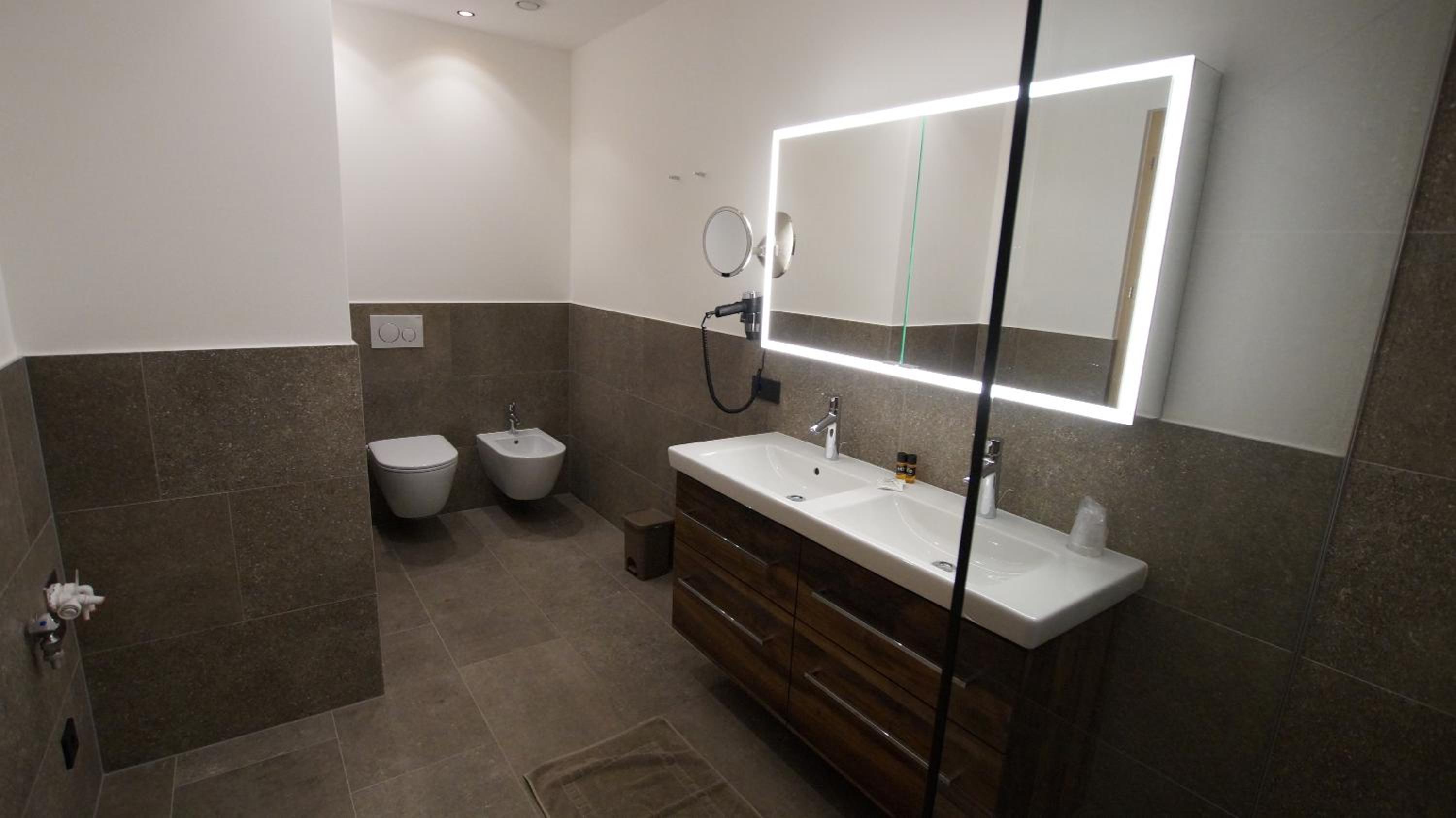 Suite - Photo 3