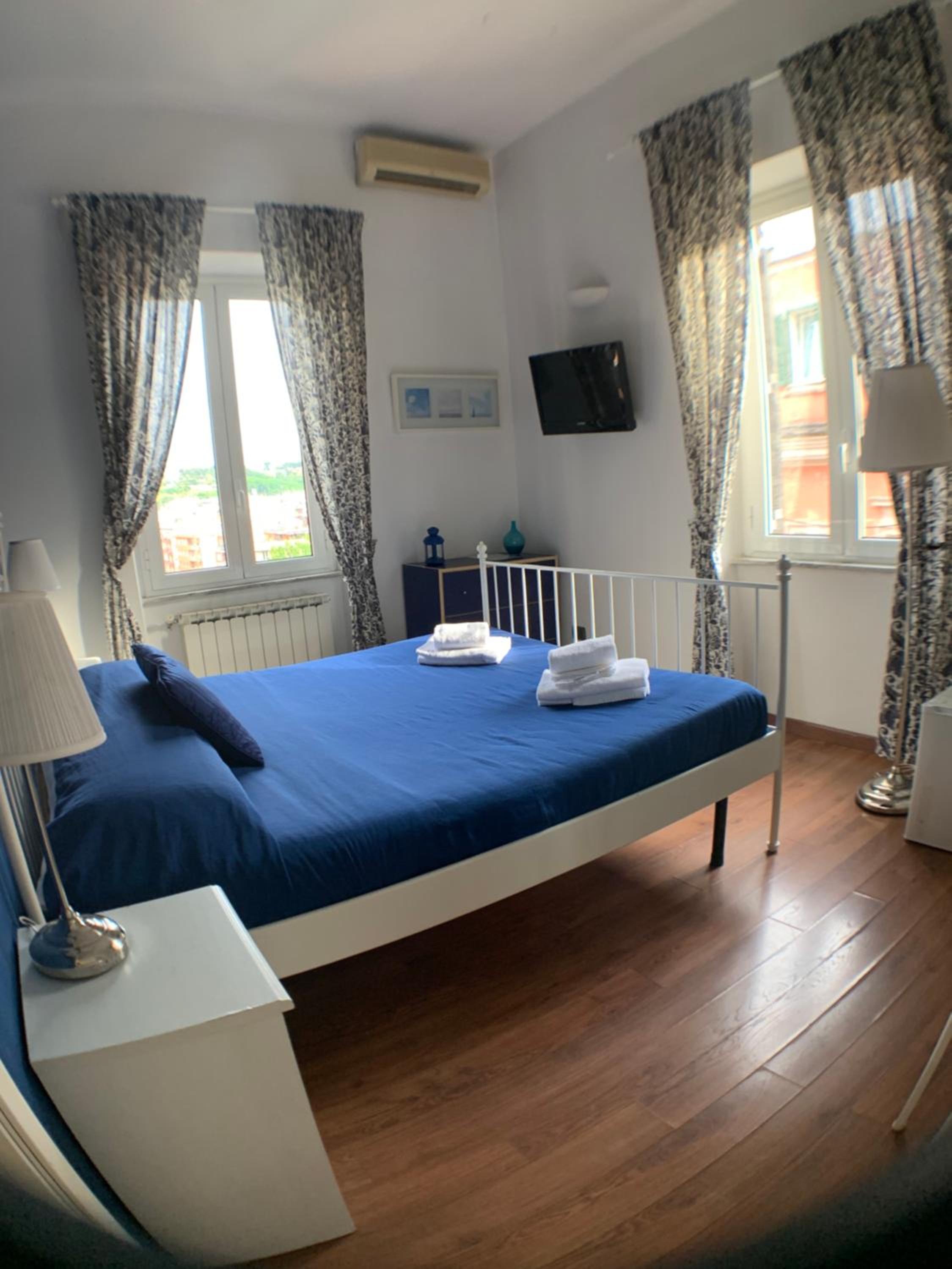 Double Room with Private External Bathroom photo 1