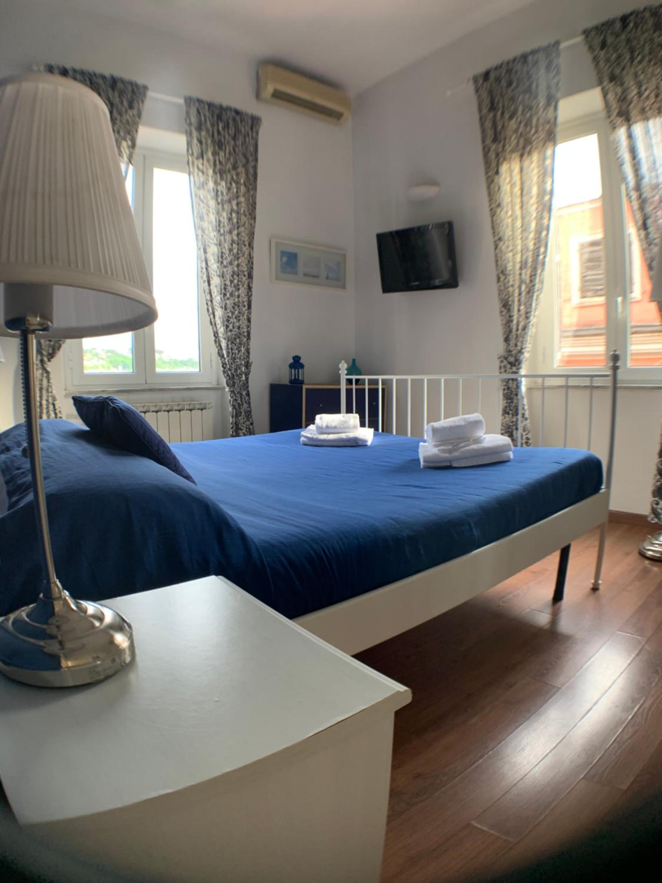 Double Room with Private External Bathroom photo 2
