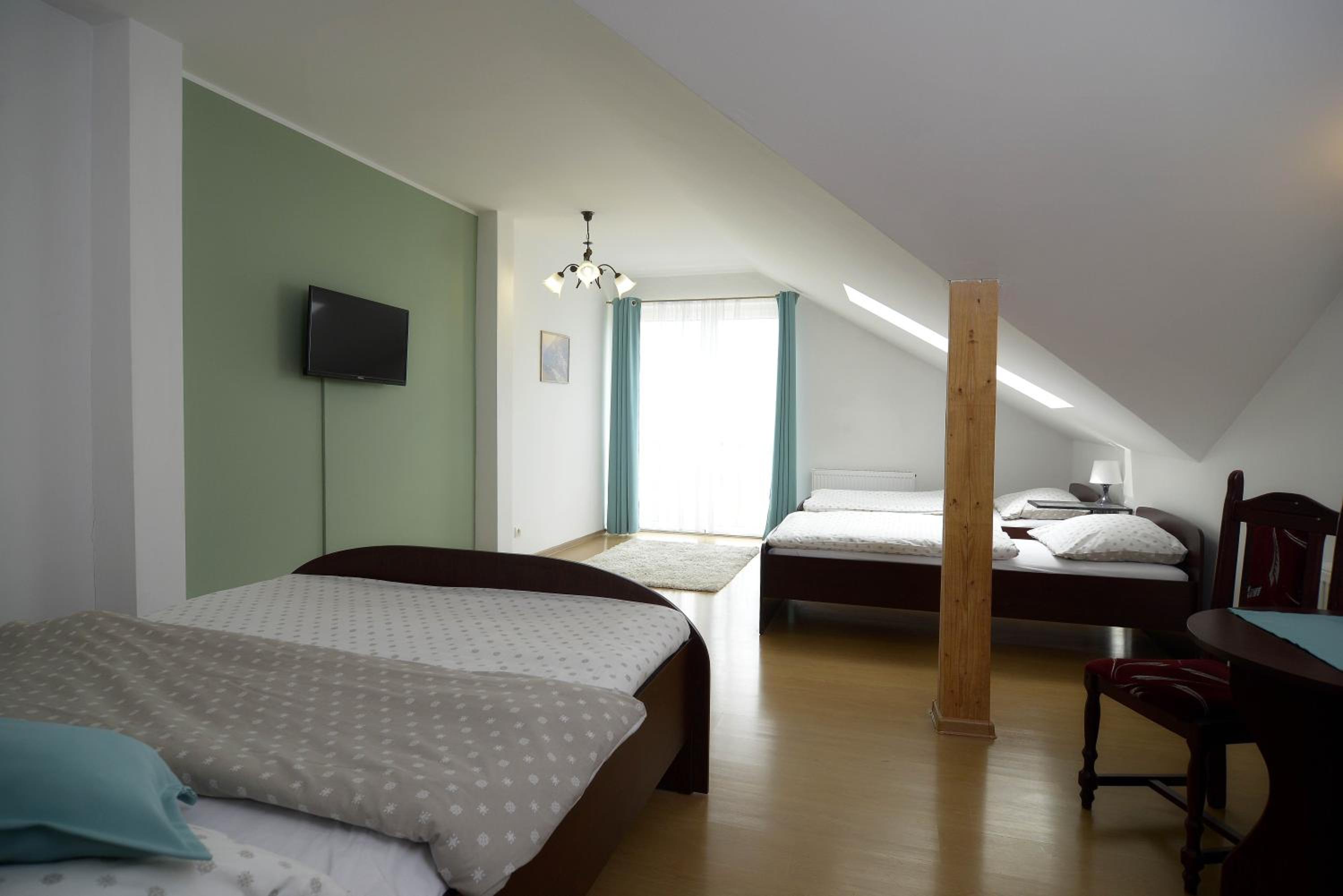 Quadruple Room - Photo 1