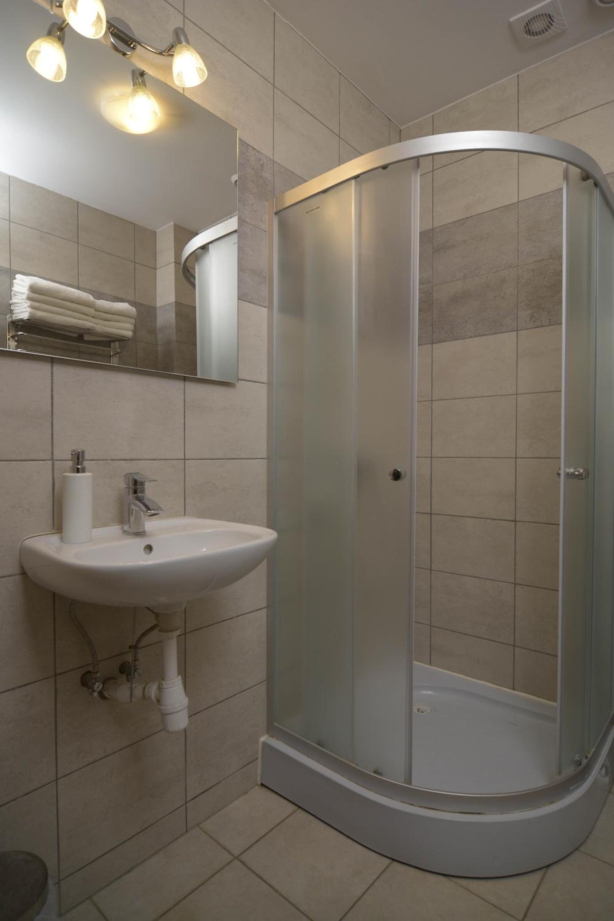 Quadruple Room - Photo 5
