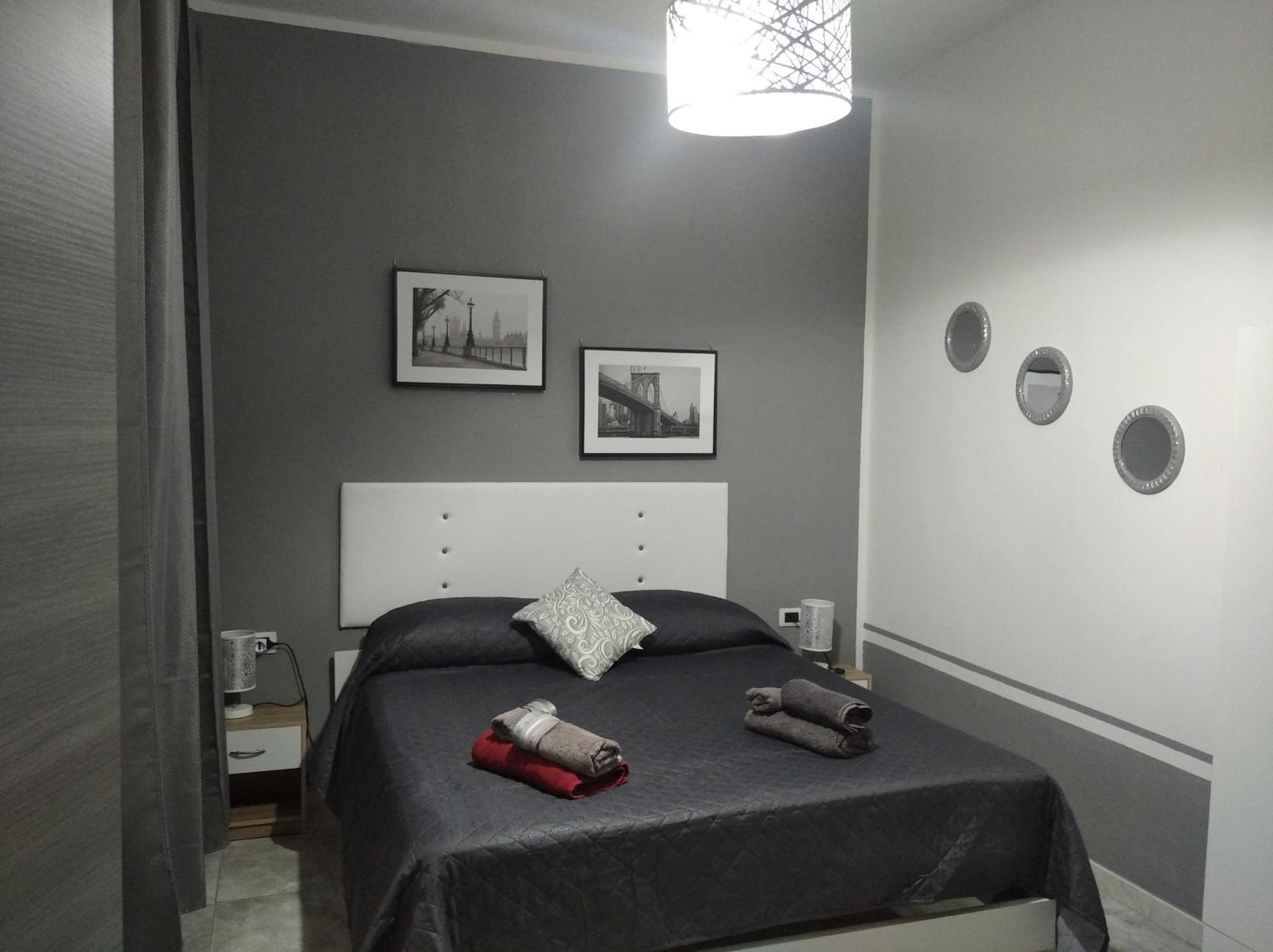 Double Room with Private Bathroom - Photo 2